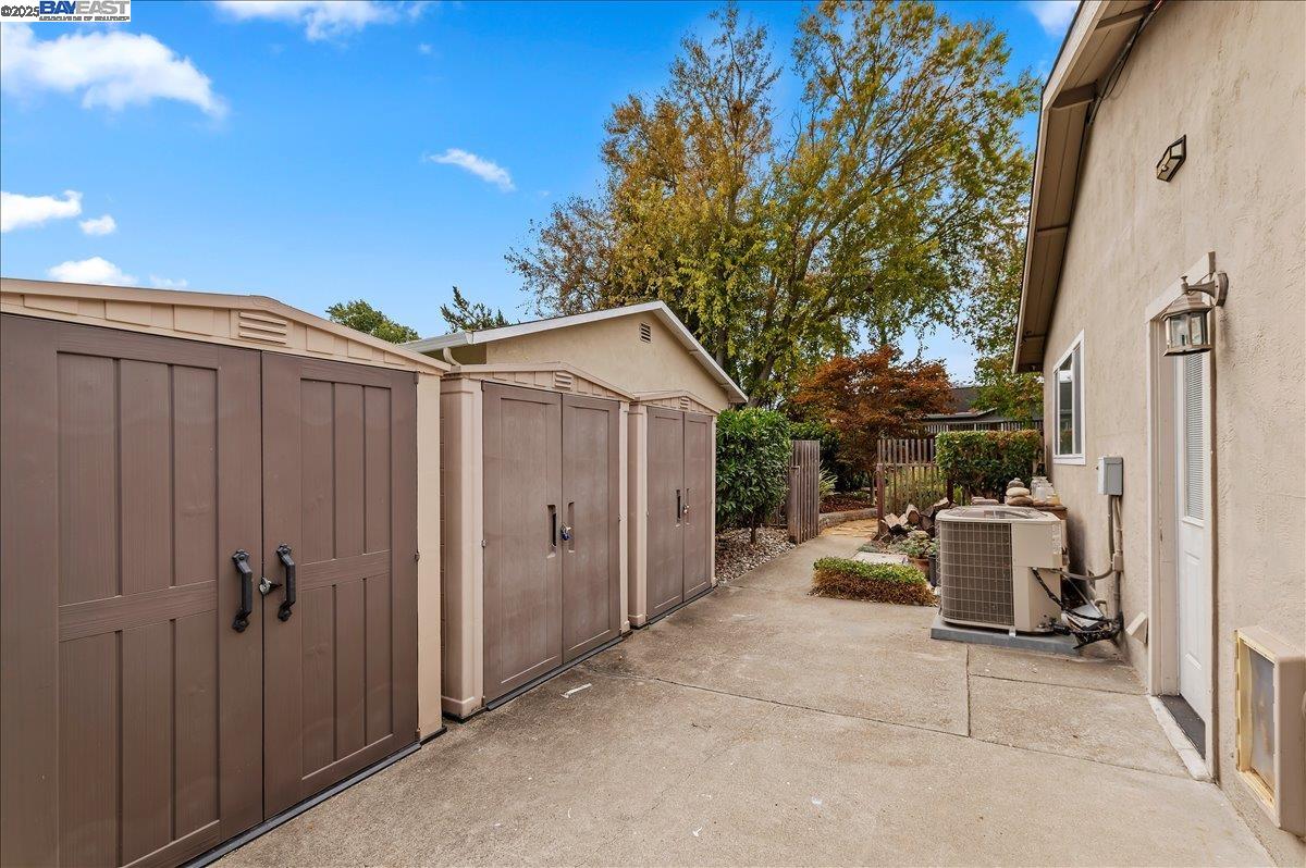 2474 Tanager Dr