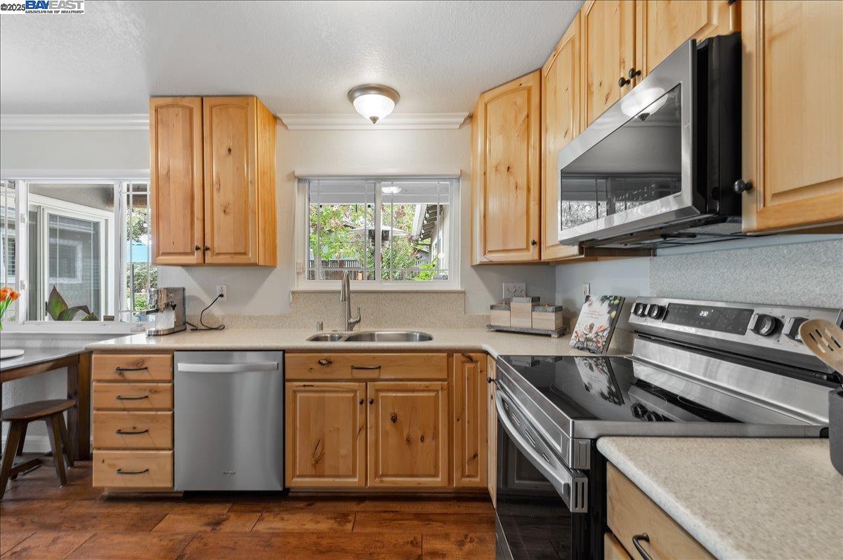 2474 Tanager Dr