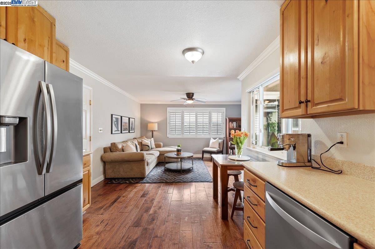 2474 Tanager Dr