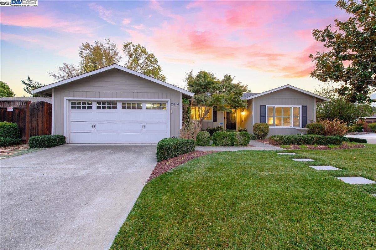 2474 Tanager Dr