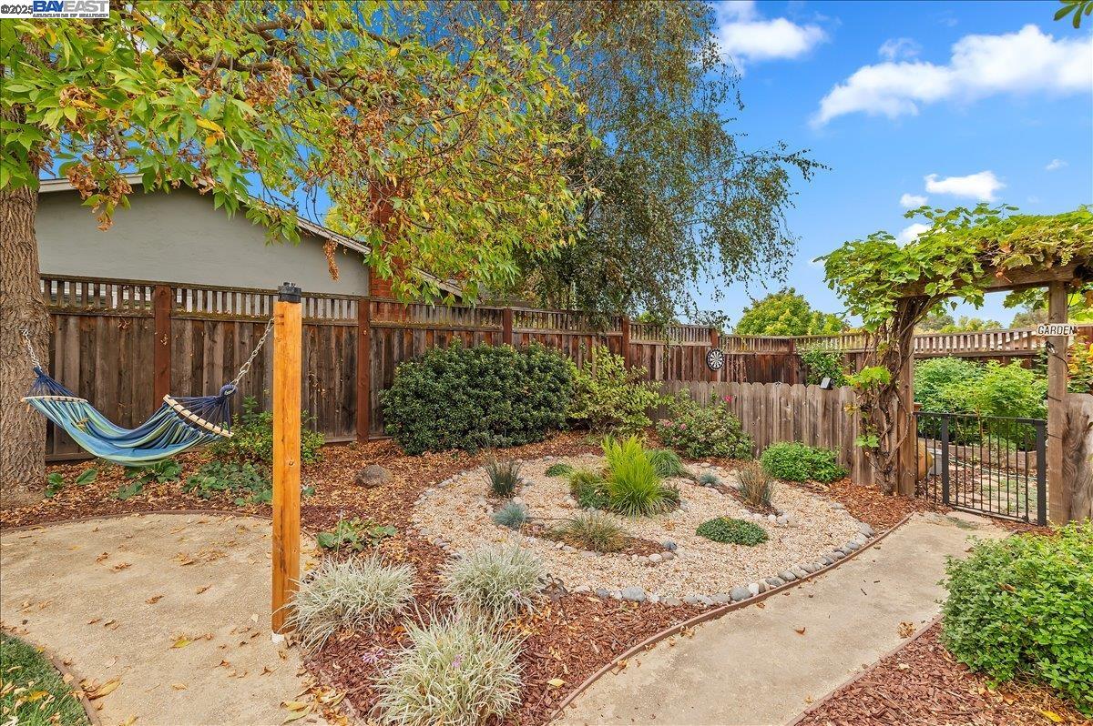2474 Tanager Dr