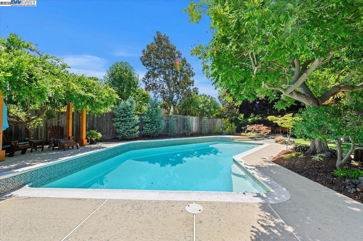 1253 Ridgewood Rd