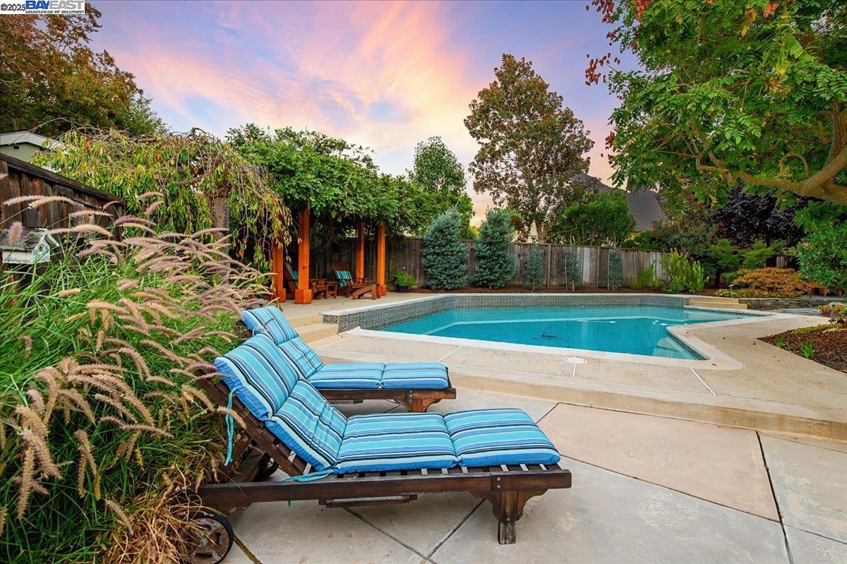 1253 Ridgewood Rd
