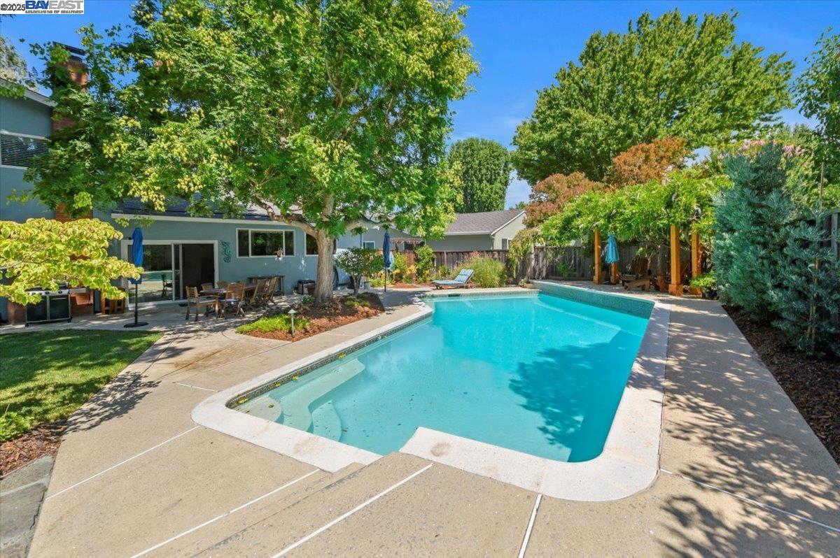 1253 Ridgewood Rd