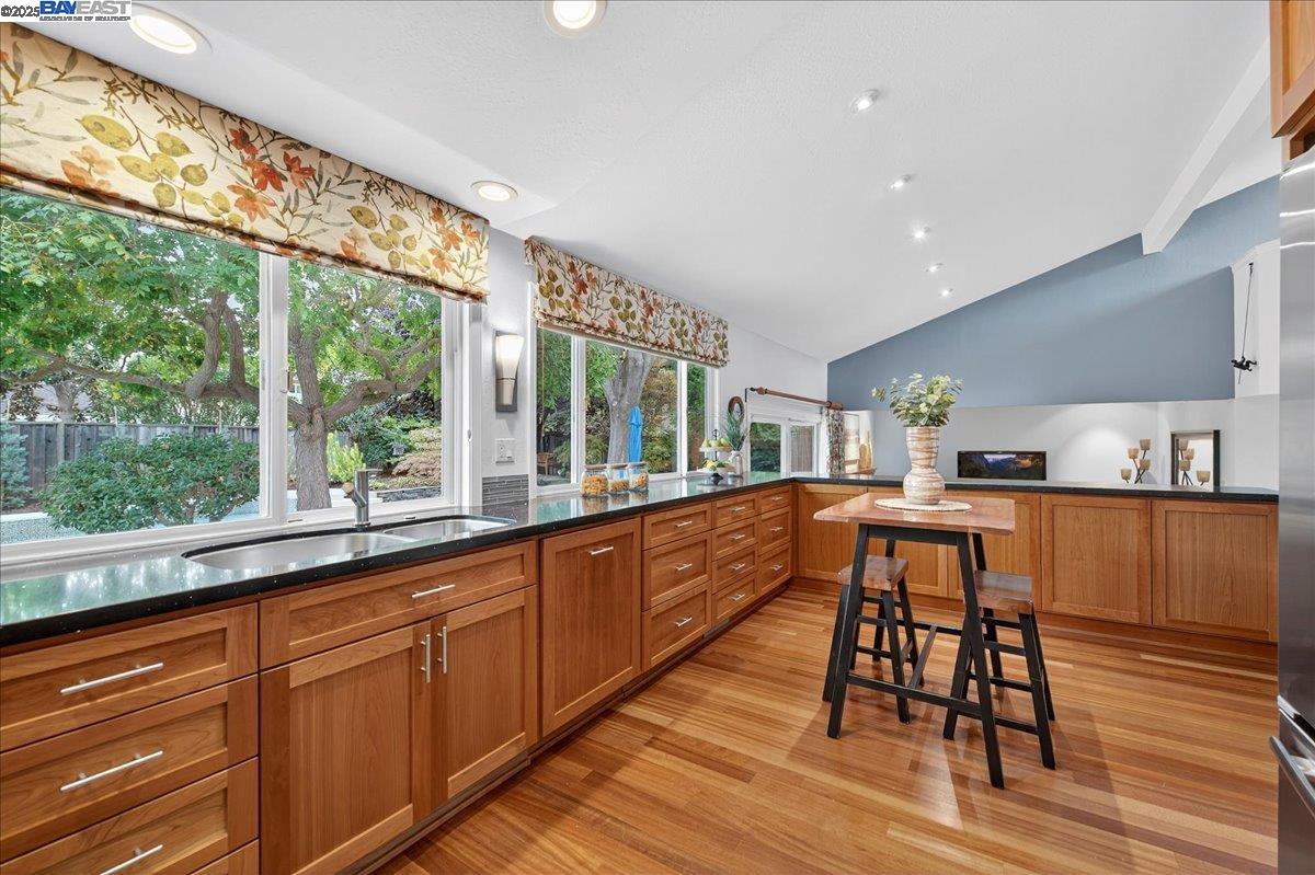 1253 Ridgewood Rd