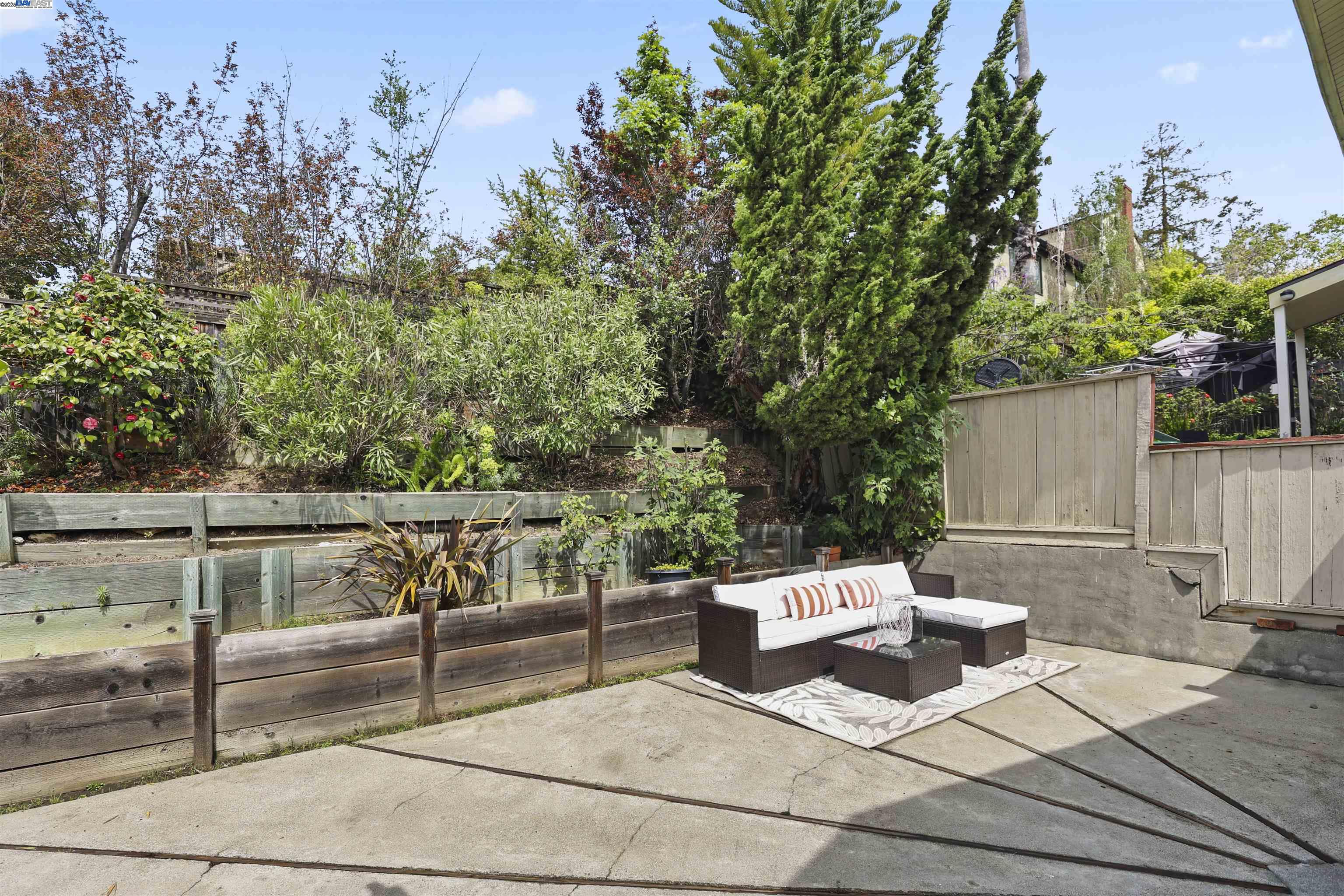1361 Oakland Ave
