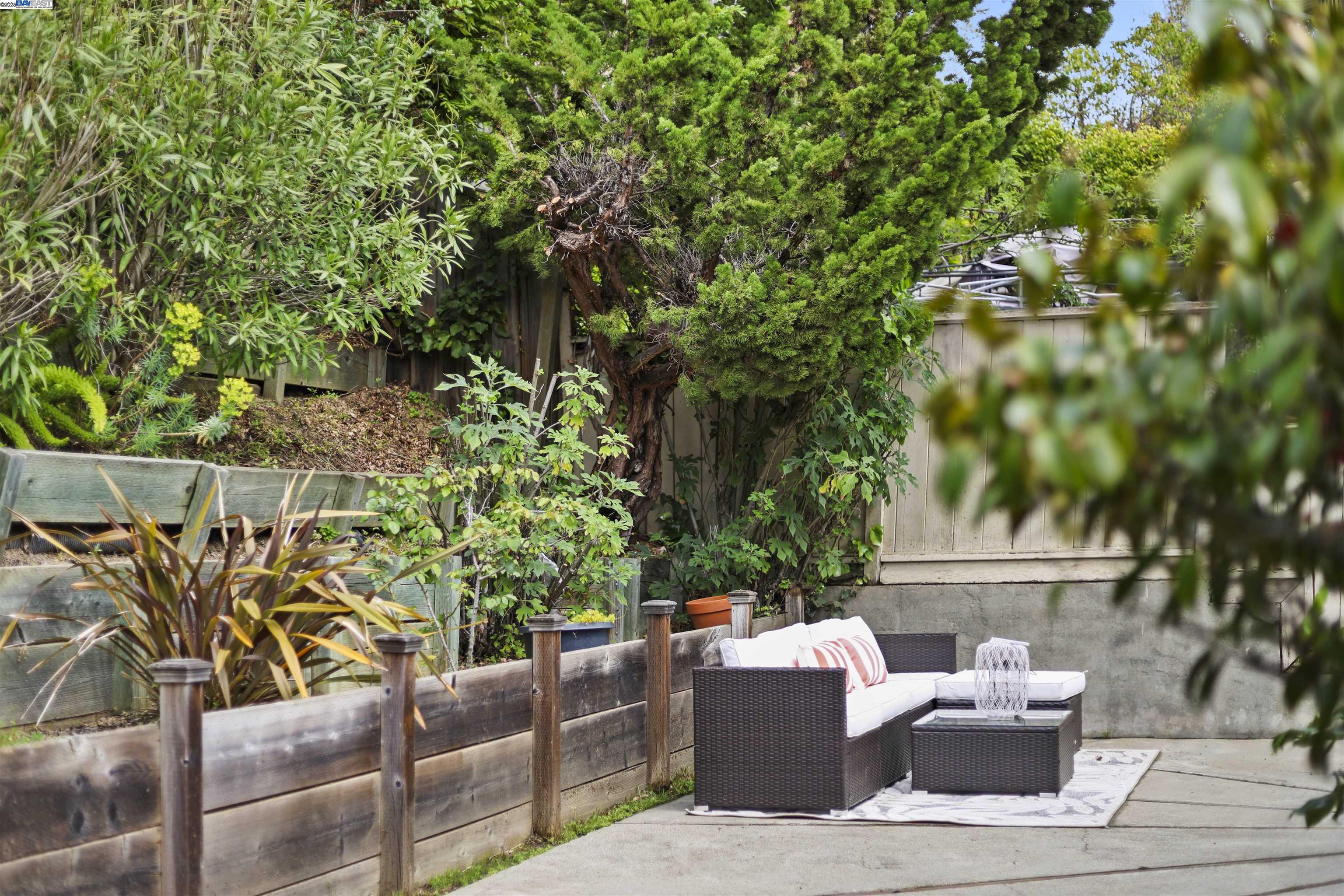 1361 Oakland Ave