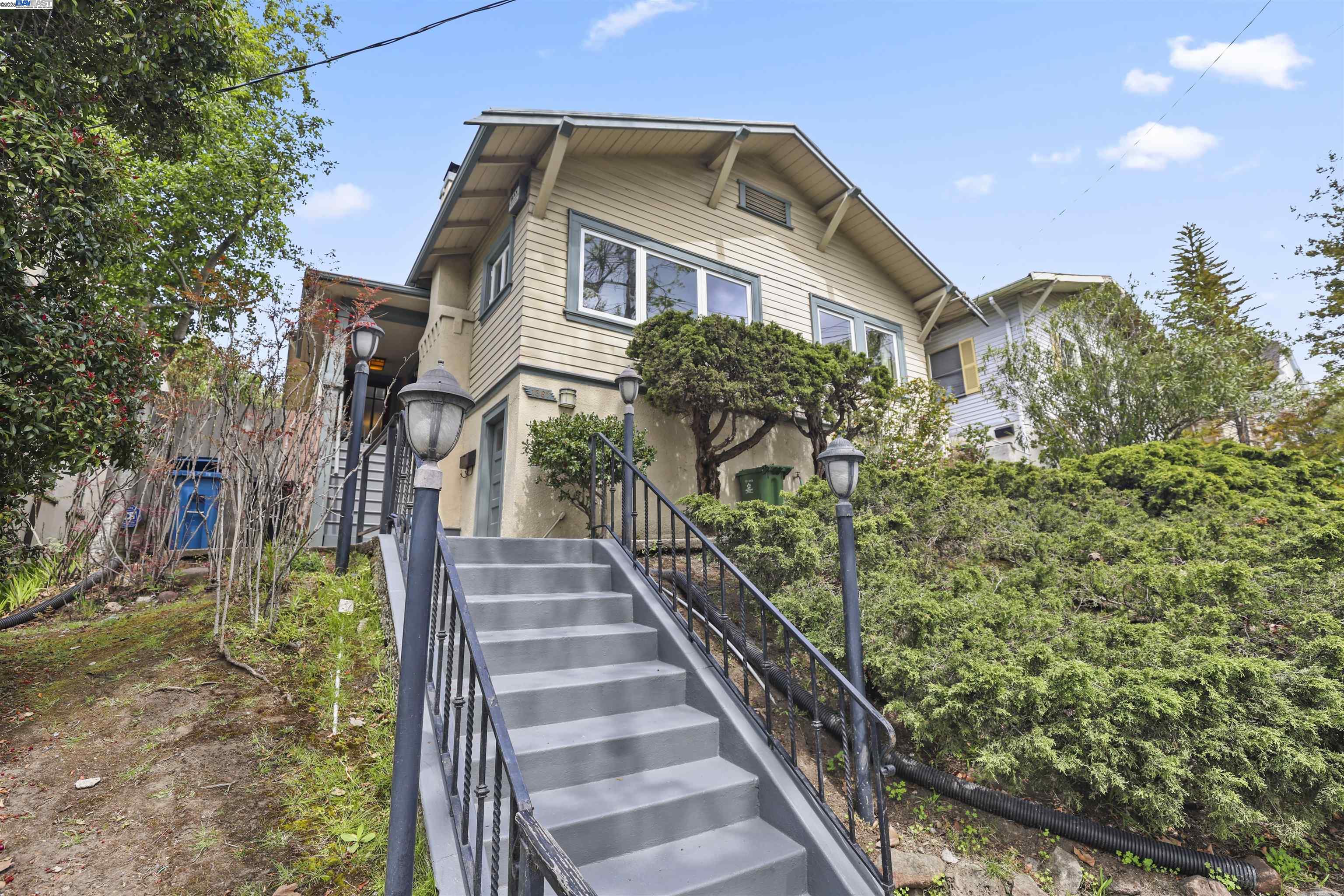 1361 Oakland Ave