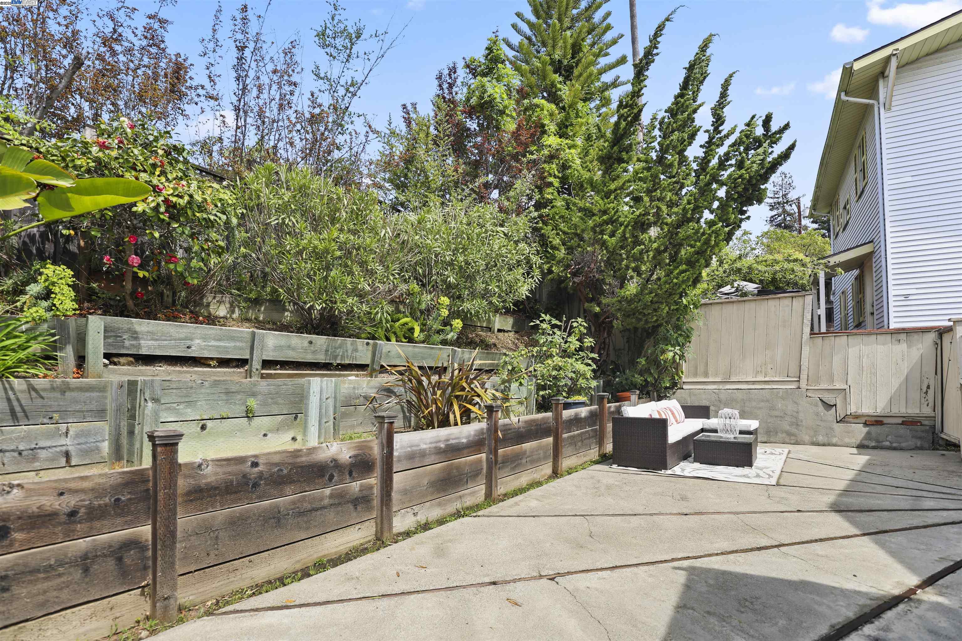 1361 Oakland Ave