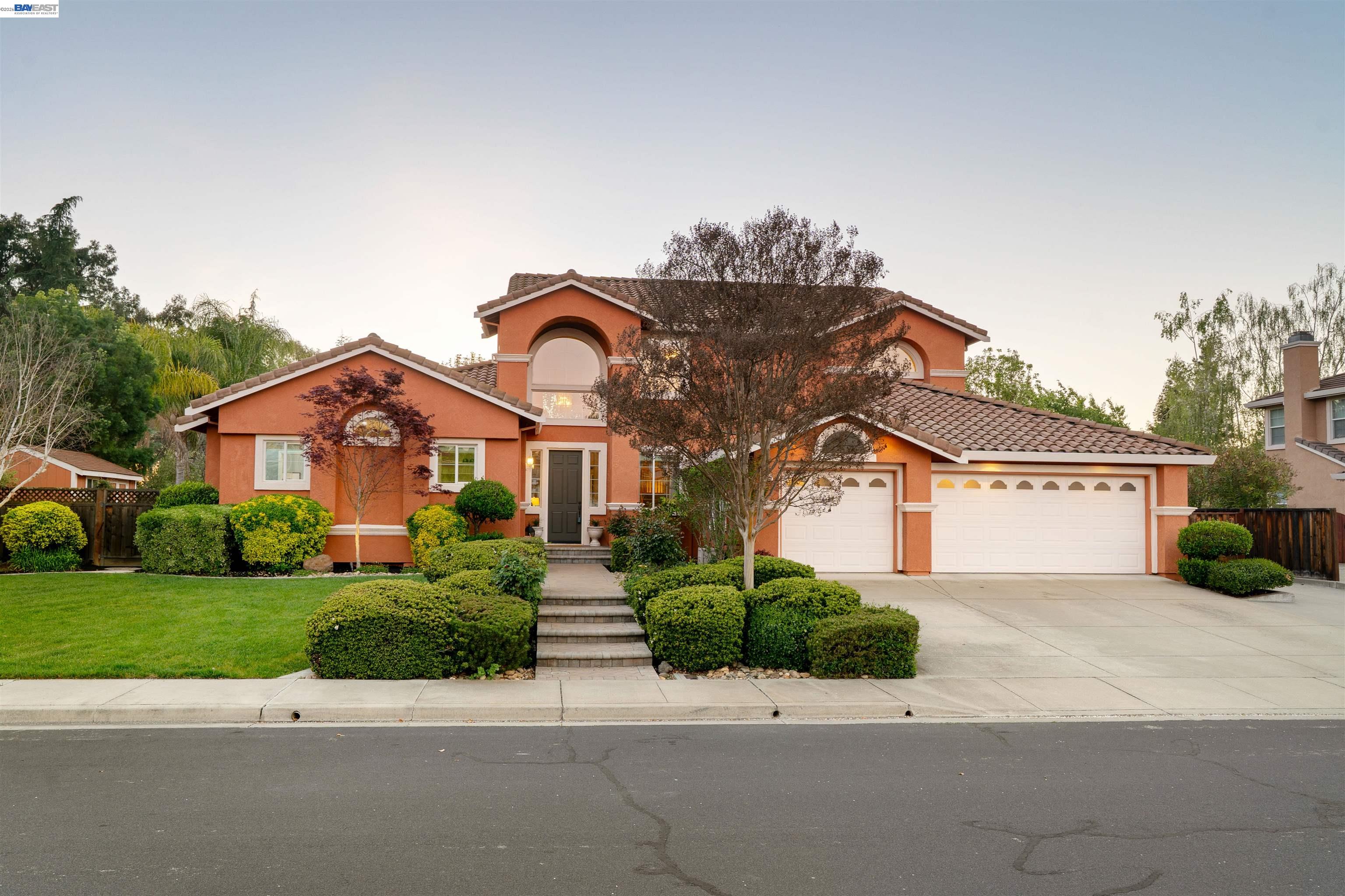 1635 Embassy Cir