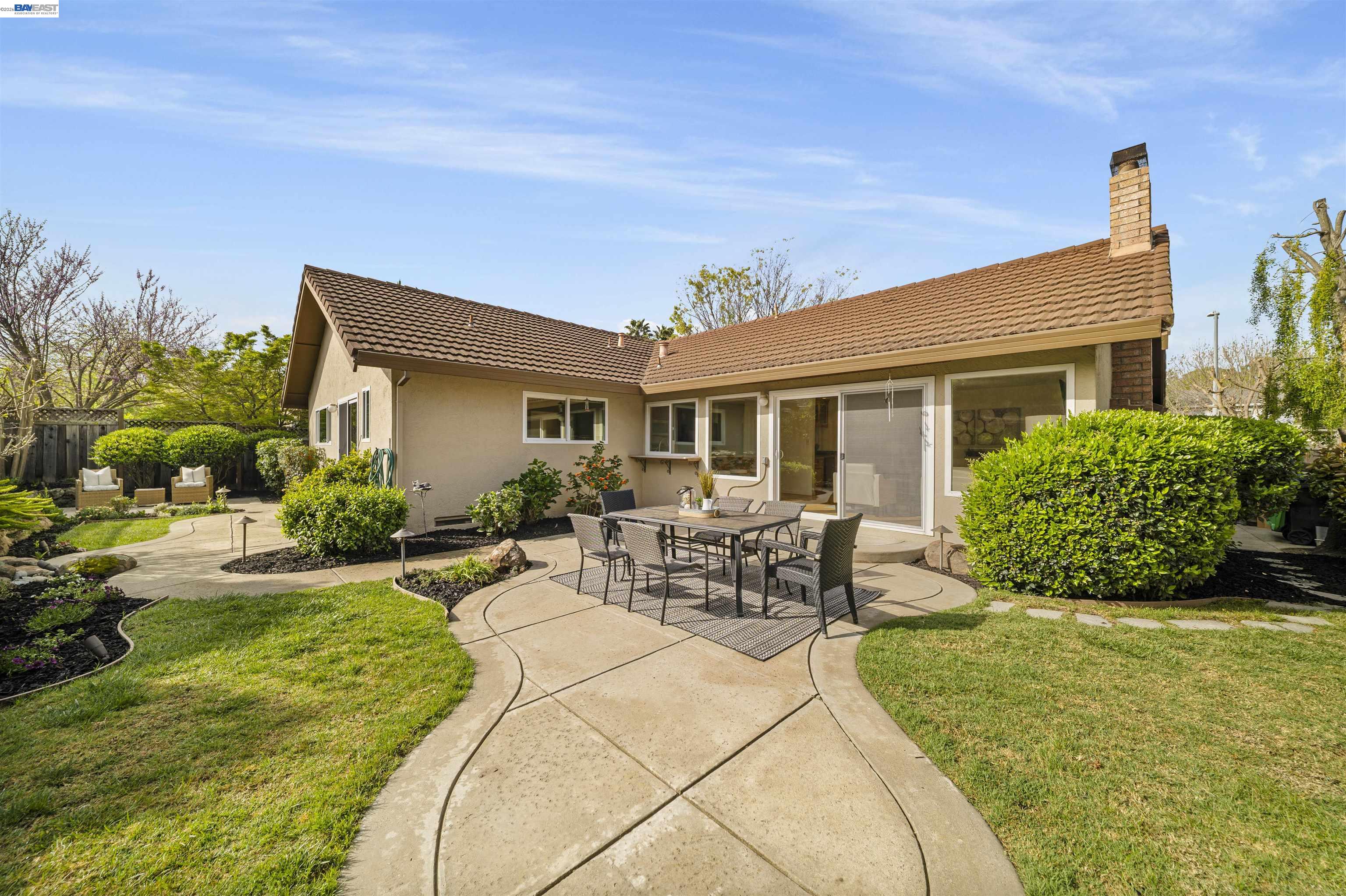 5534 Blackbird Dr