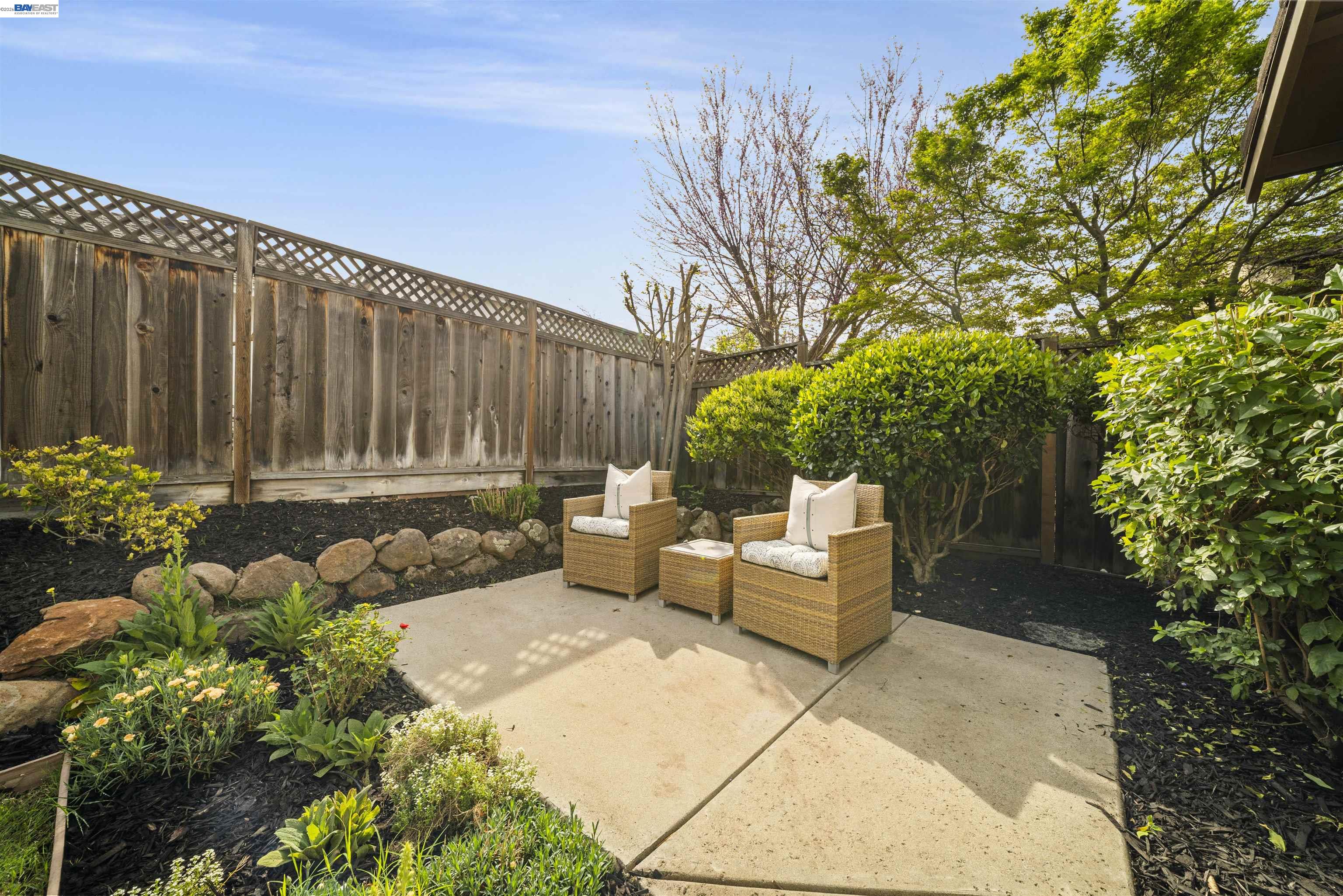 5534 Blackbird Dr