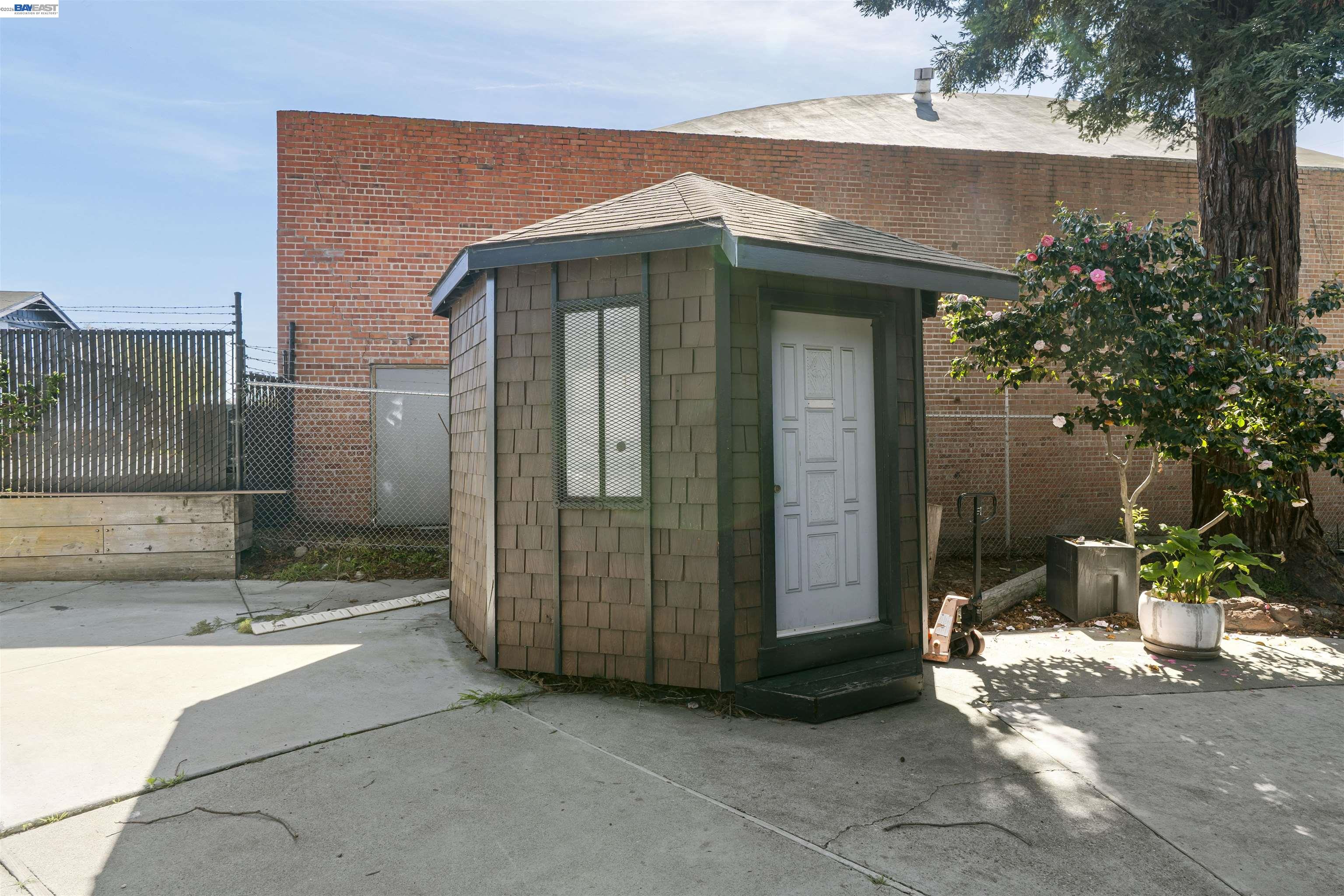 22427 Montgomery St