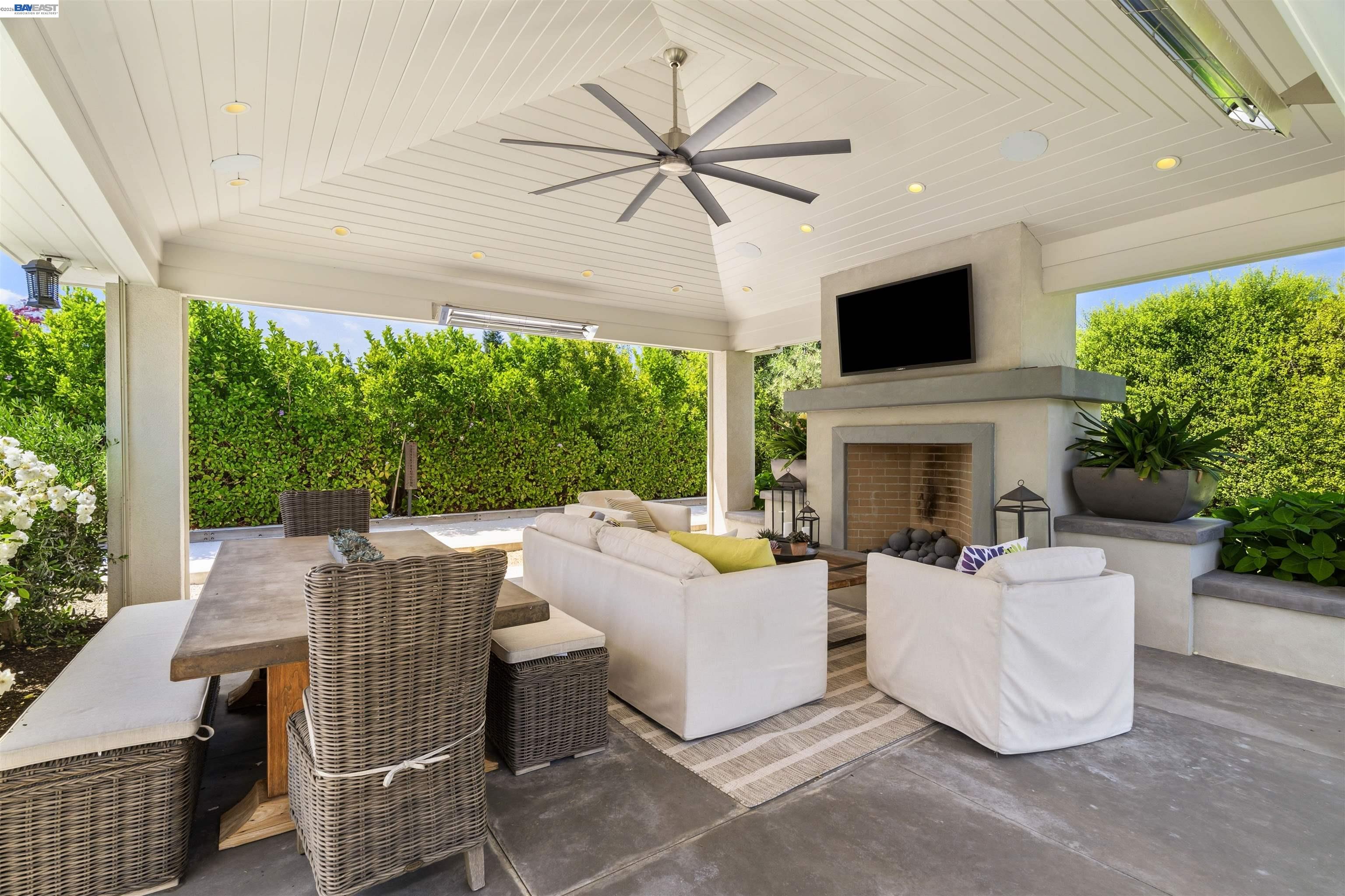 2205 Cameron Cir