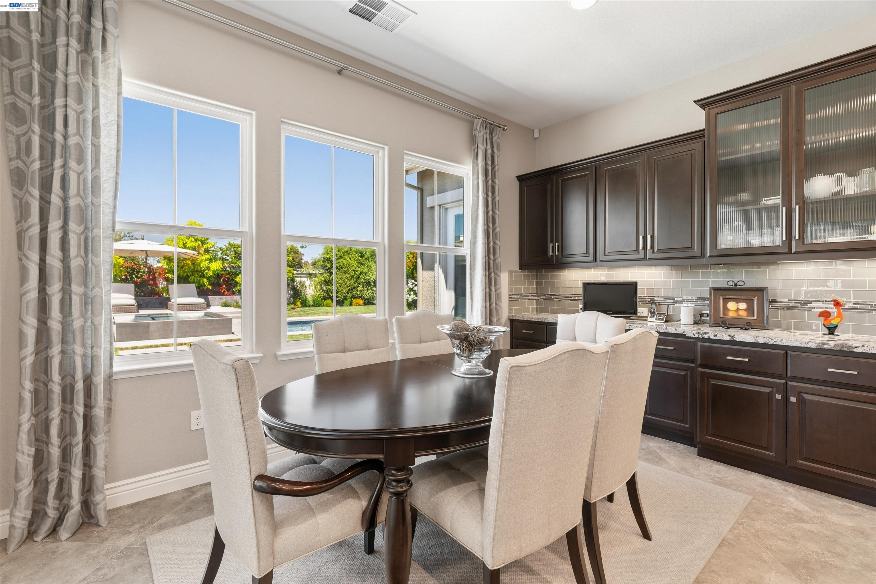 2205 Cameron Cir