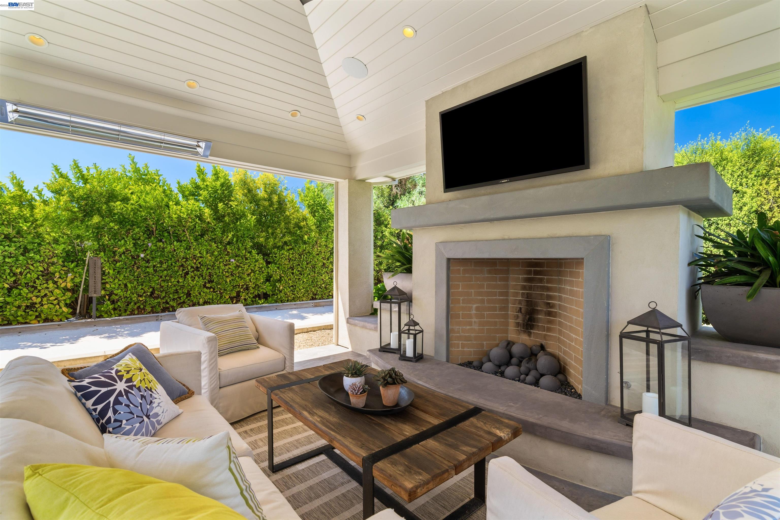 2205 Cameron Cir