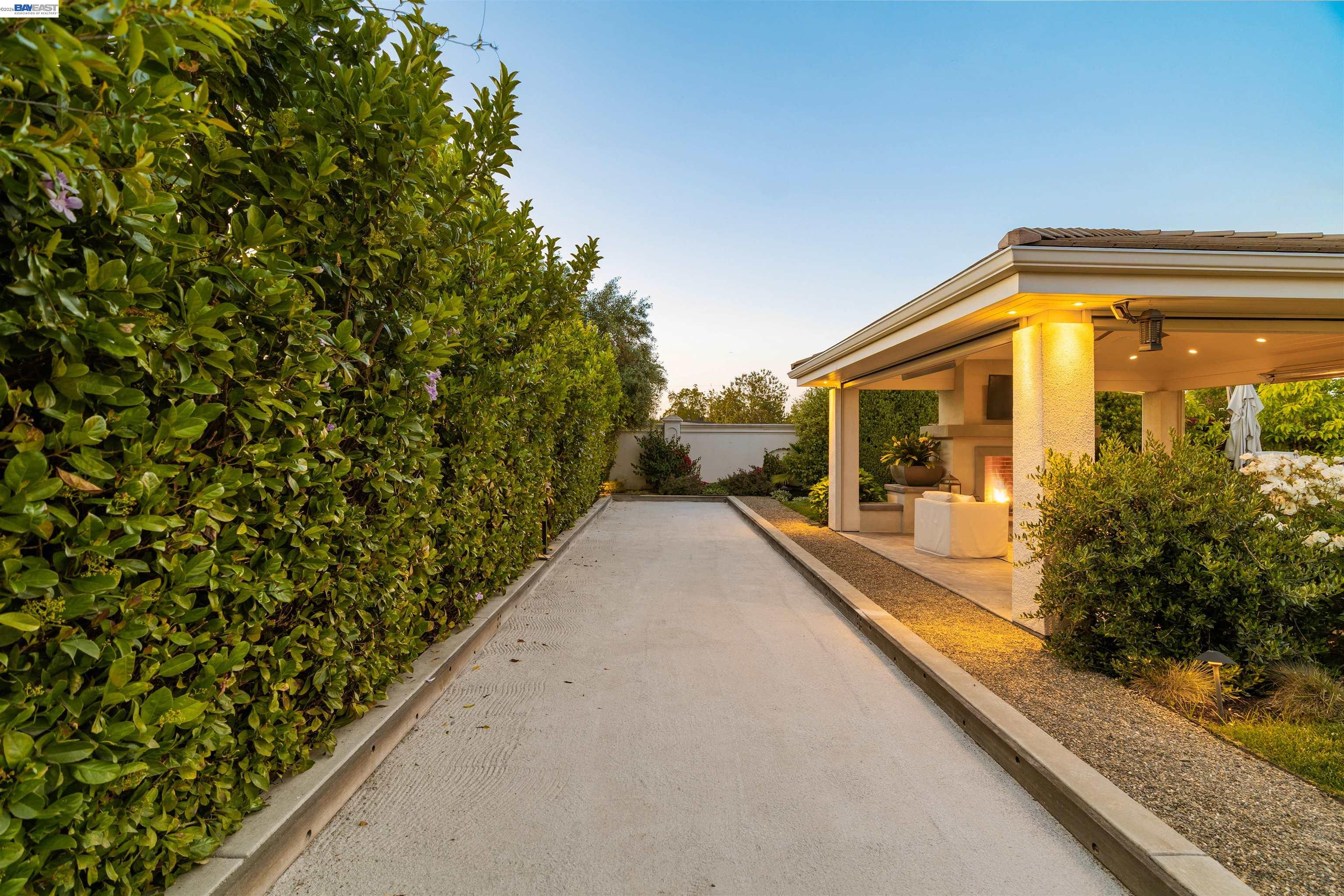 2205 Cameron Cir