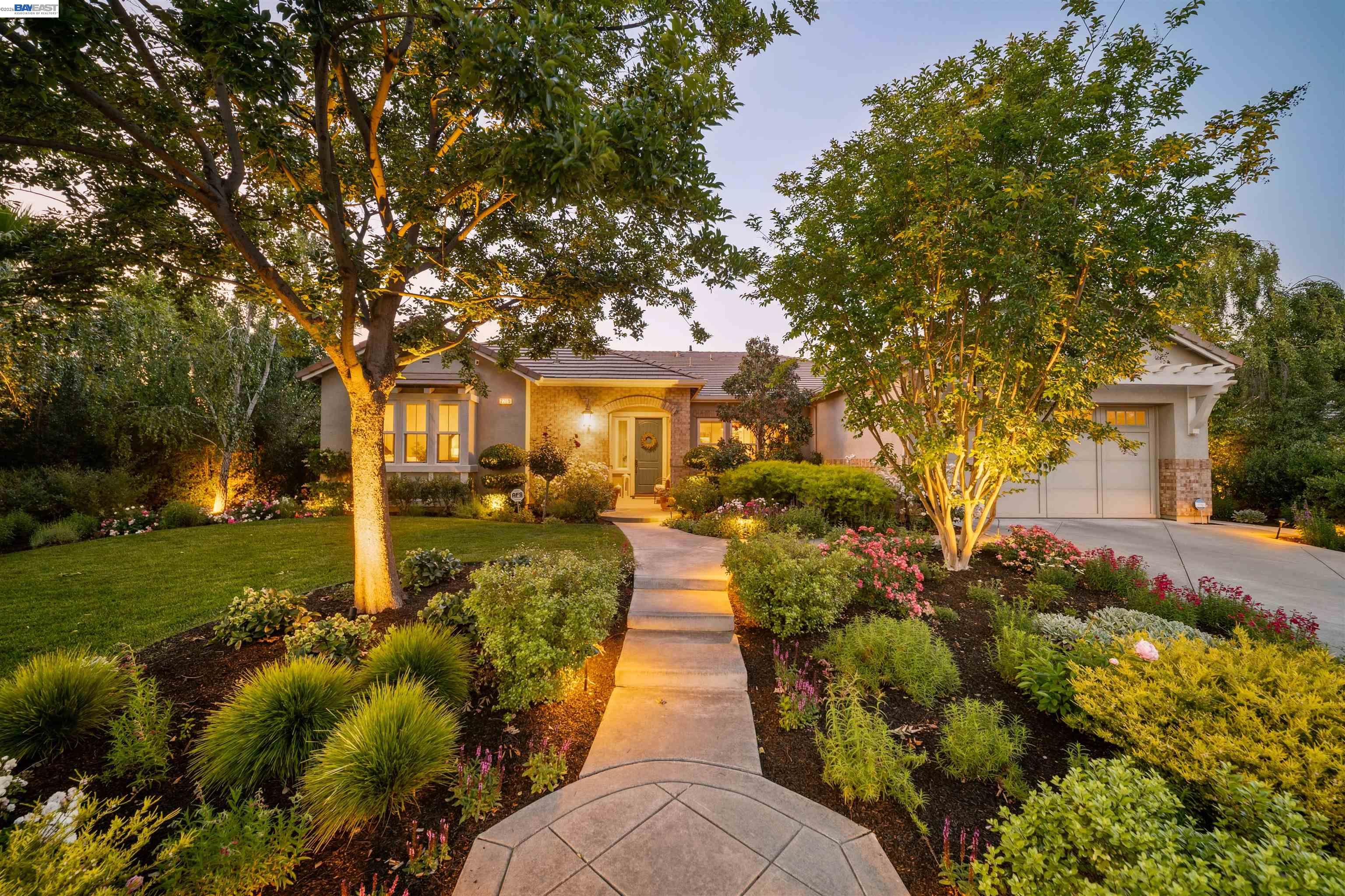 2205 Cameron Cir