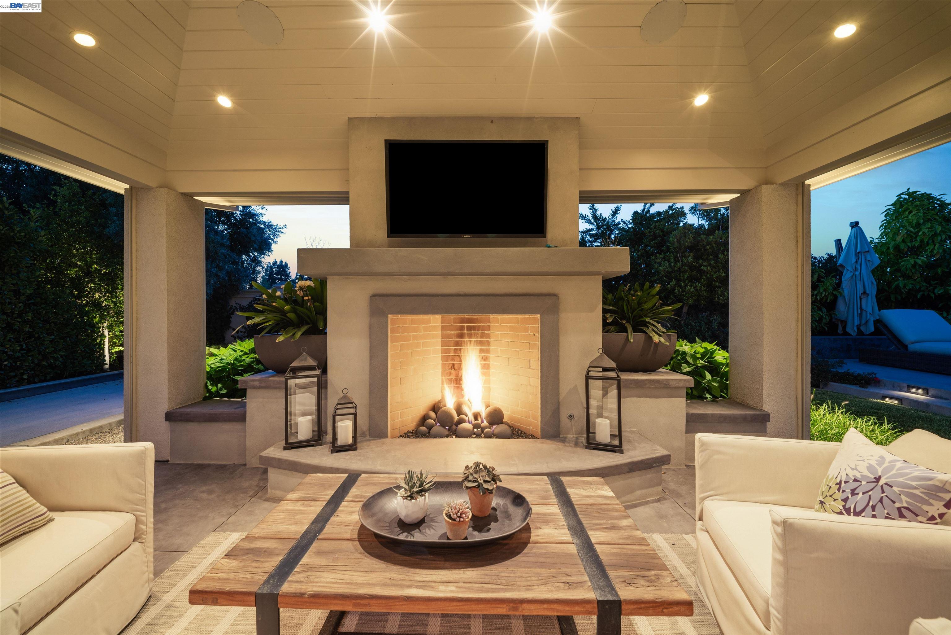 2205 Cameron Cir