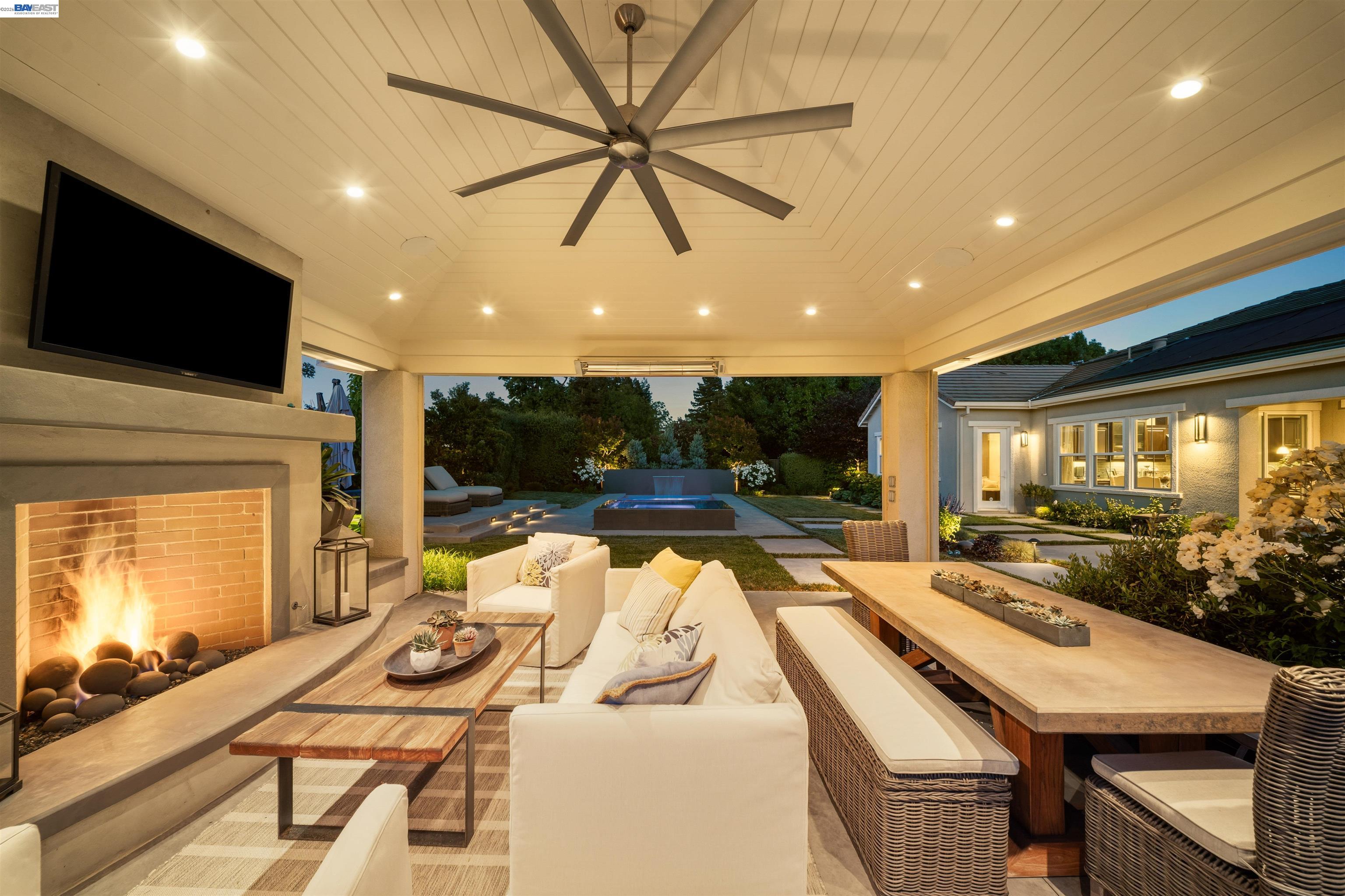 2205 Cameron Cir