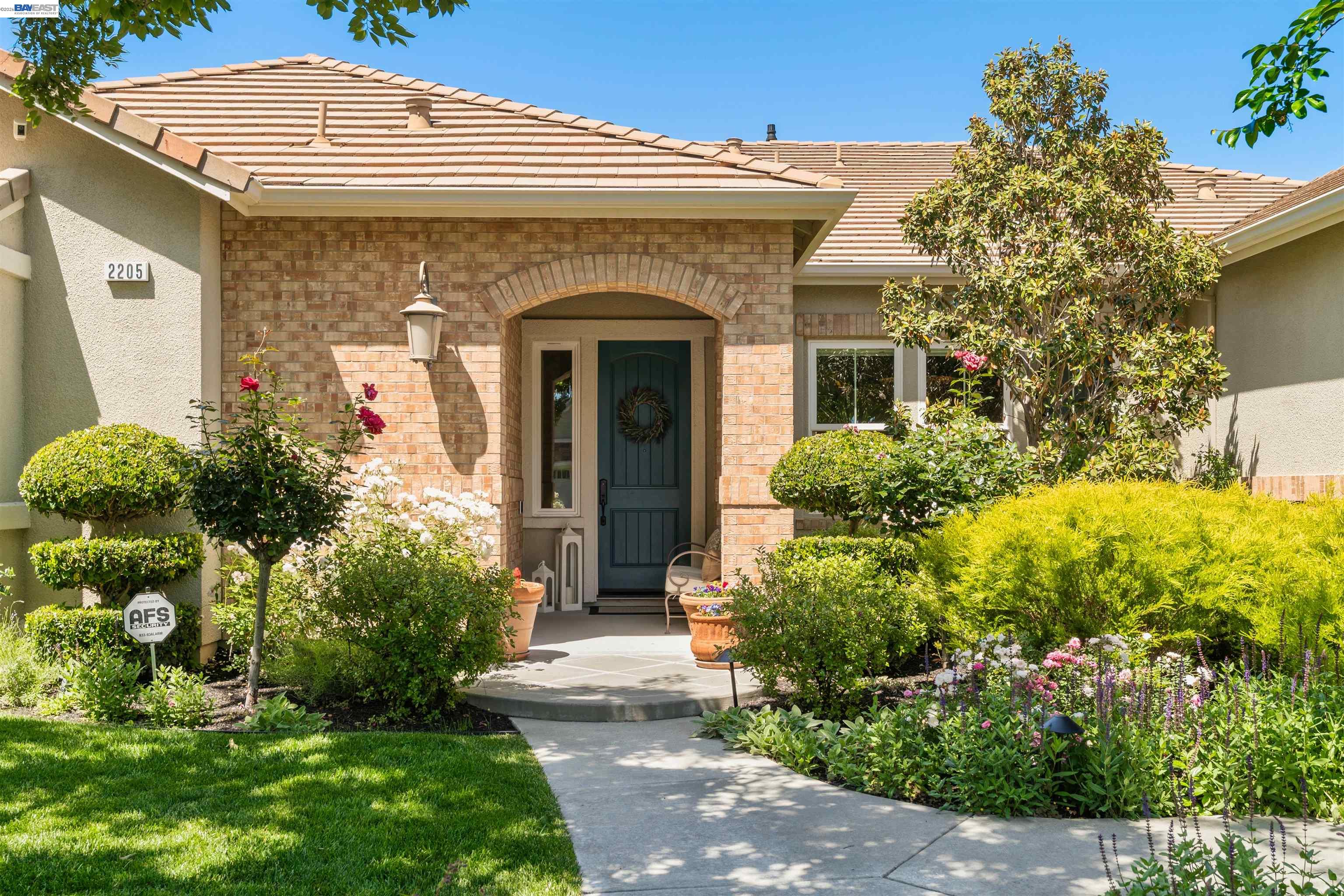 2205 Cameron Cir