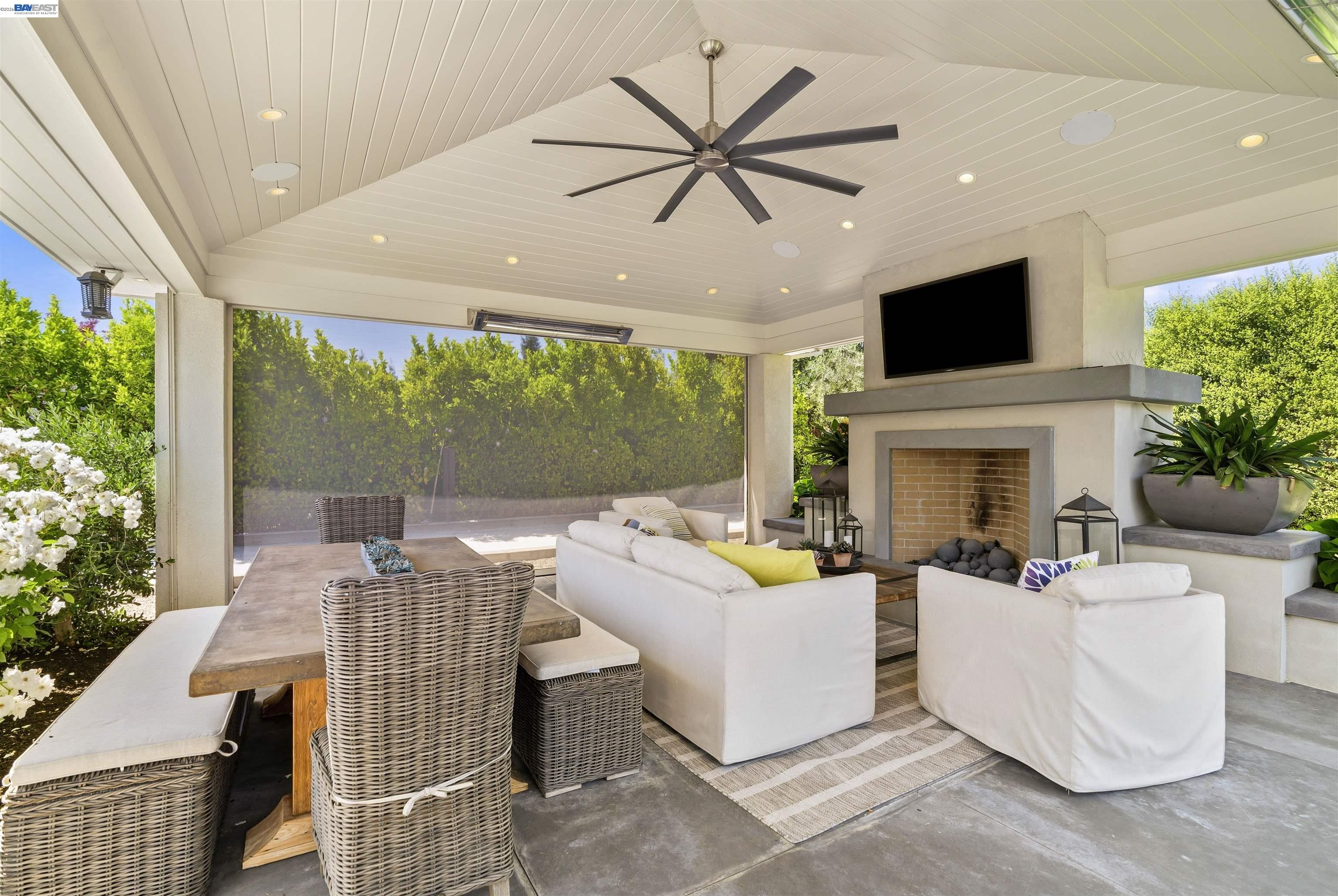 2205 Cameron Cir