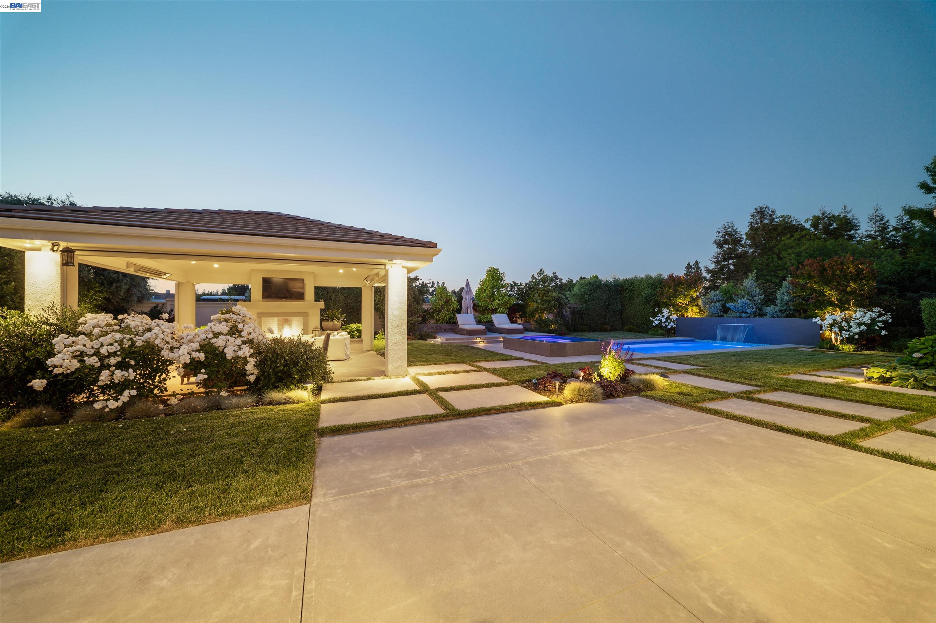 2205 Cameron Cir