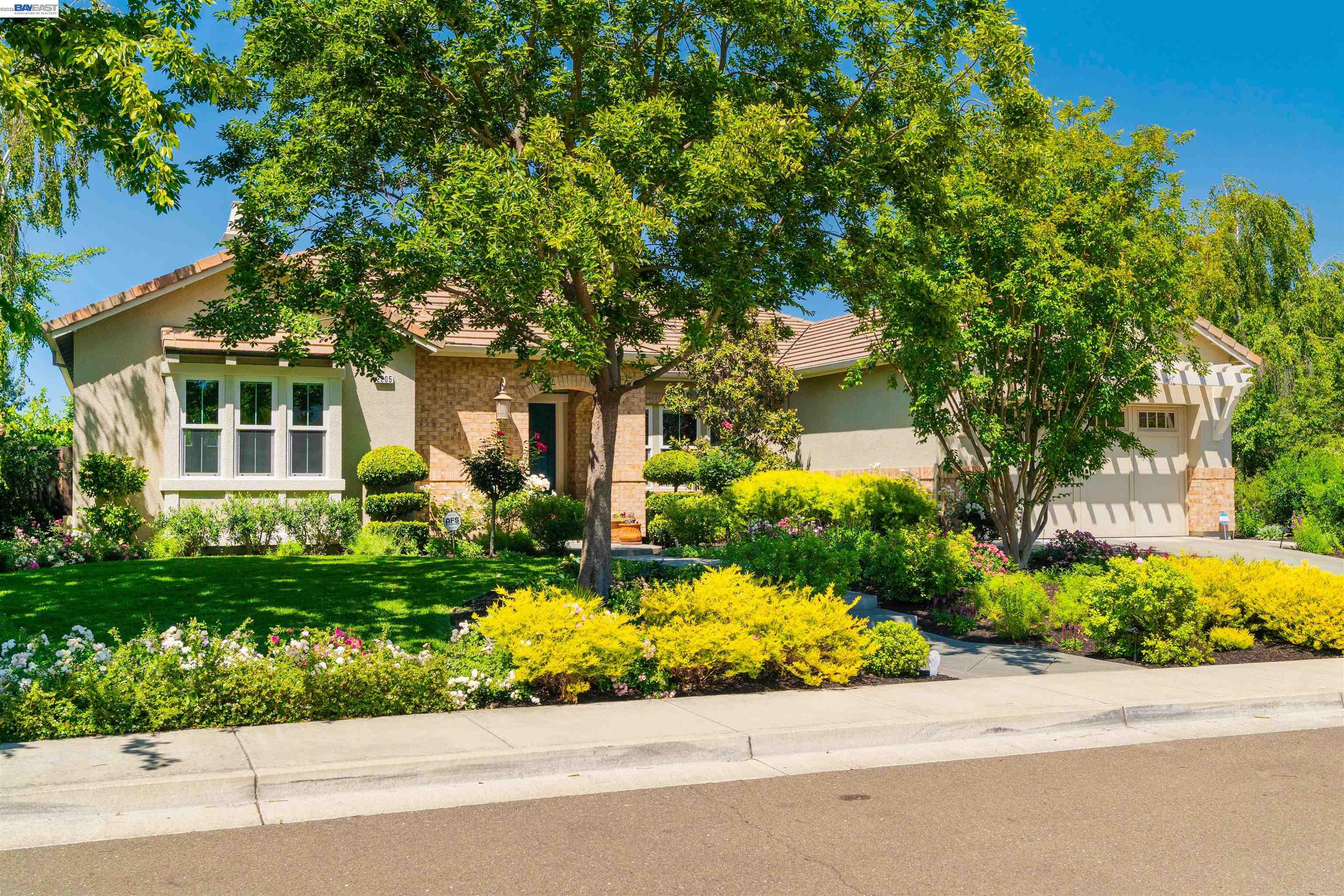 2205 Cameron Cir