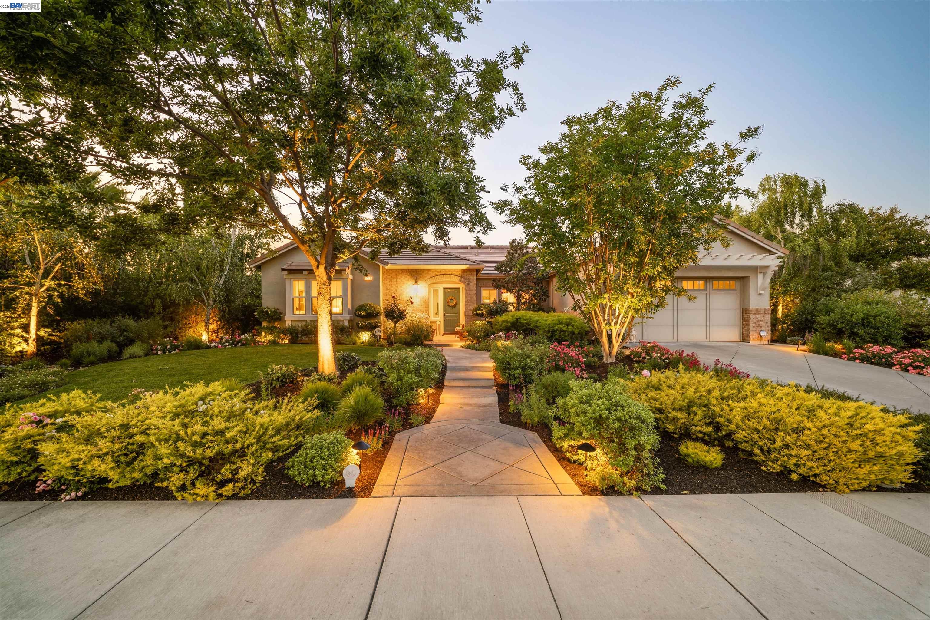 2205 Cameron Cir