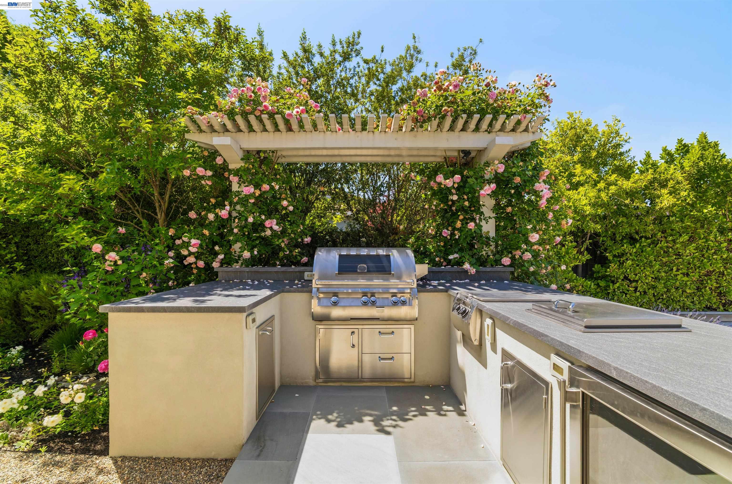 2205 Cameron Cir