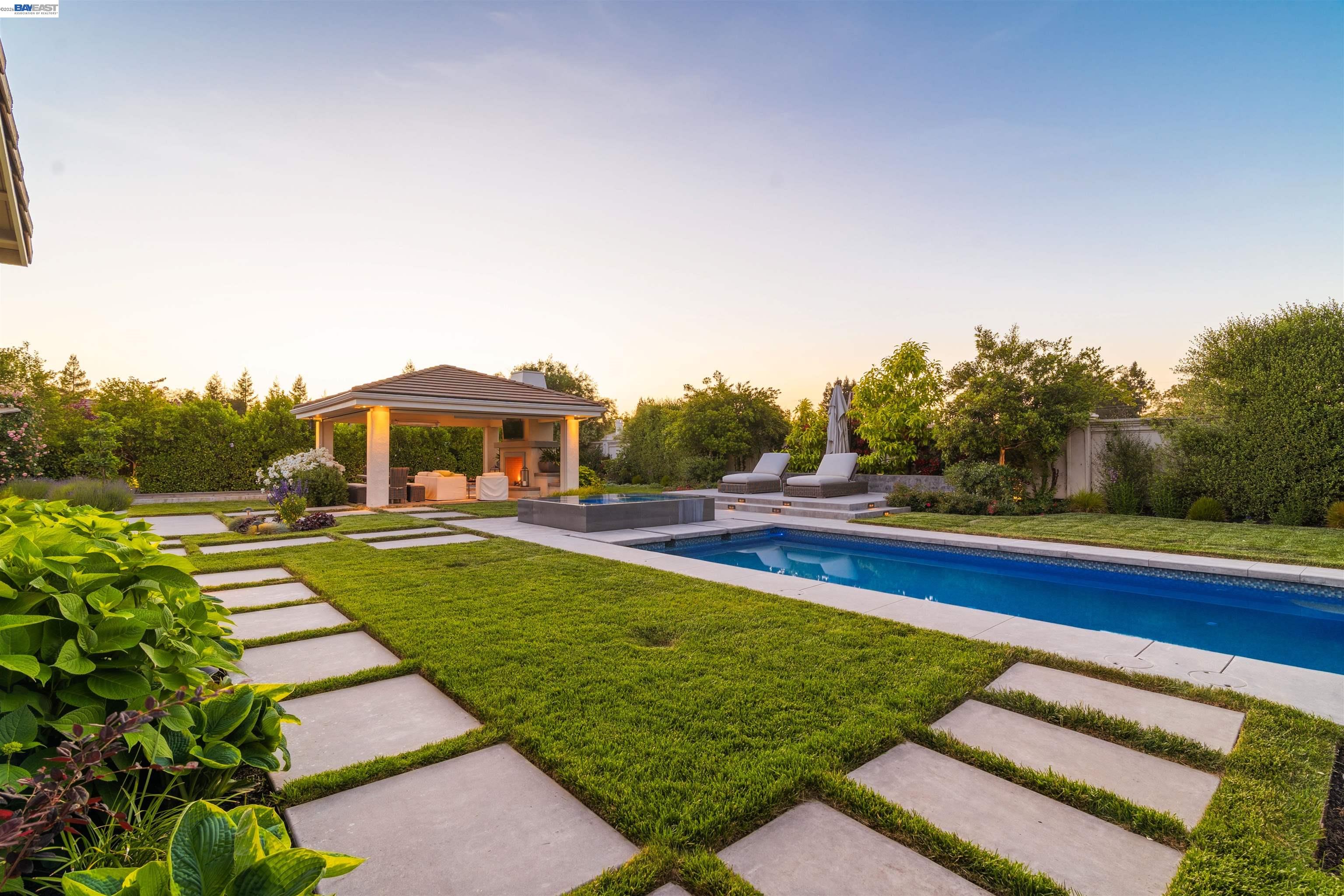 2205 Cameron Cir