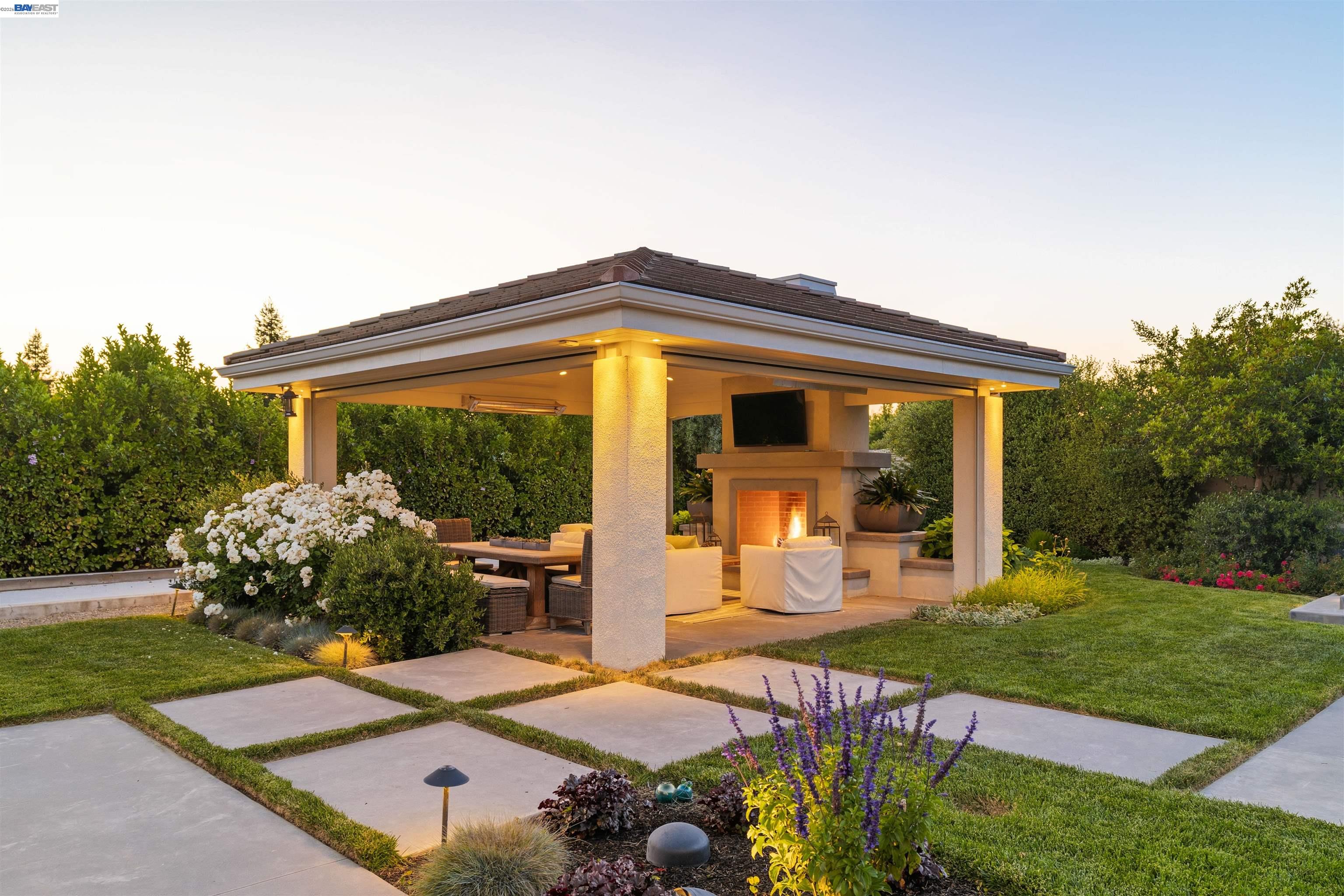 2205 Cameron Cir