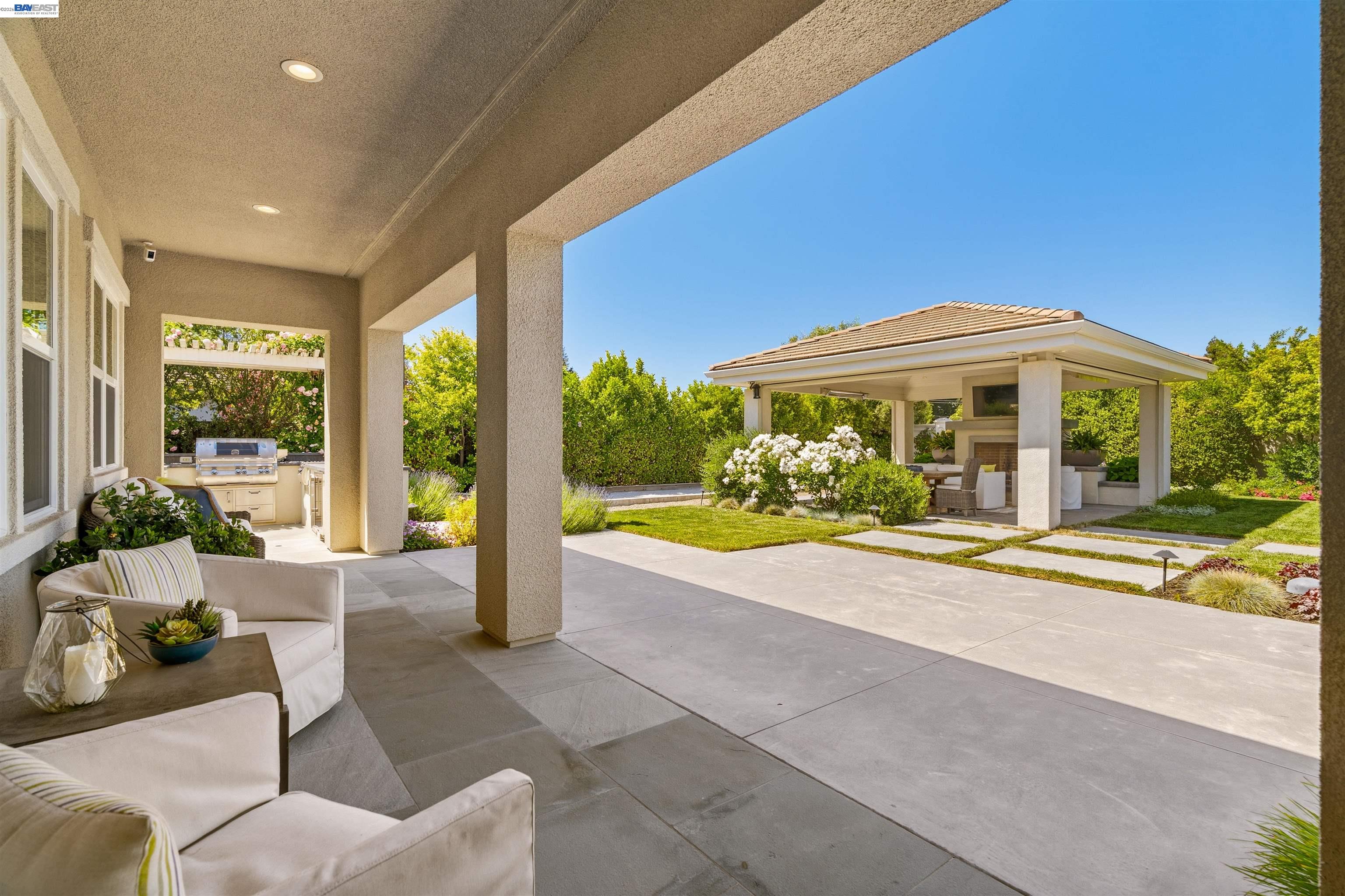 2205 Cameron Cir