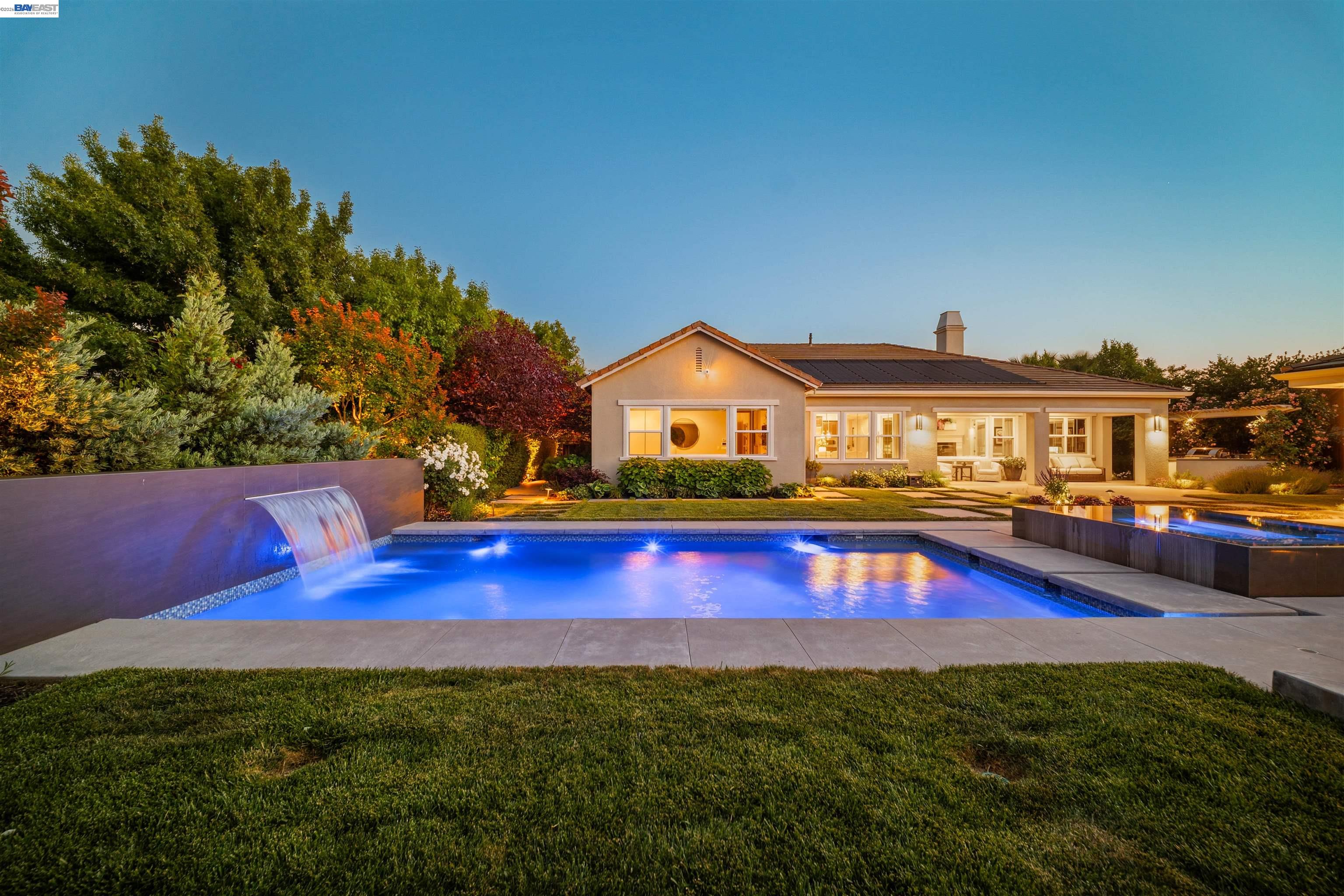2205 Cameron Cir