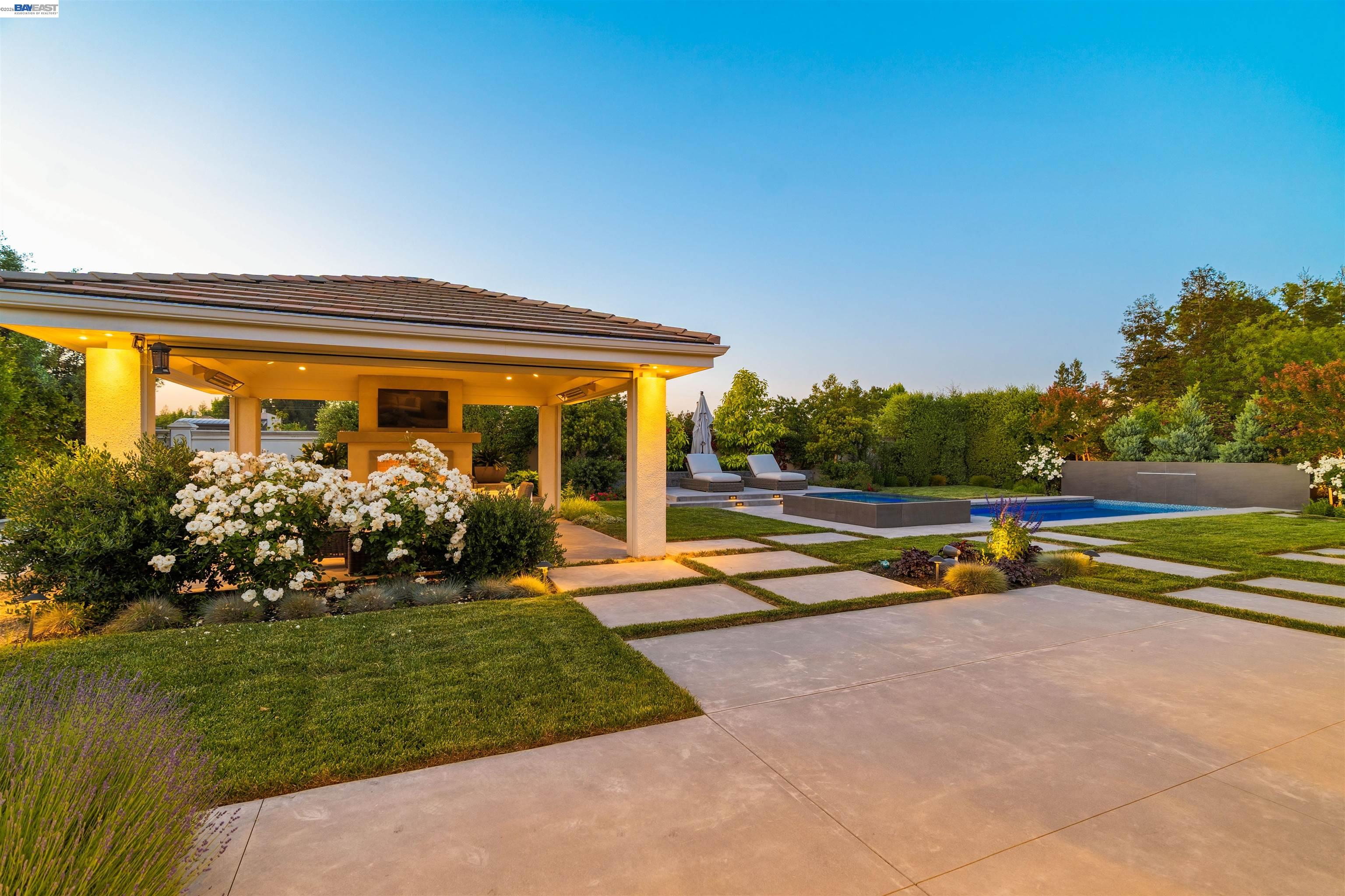 2205 Cameron Cir