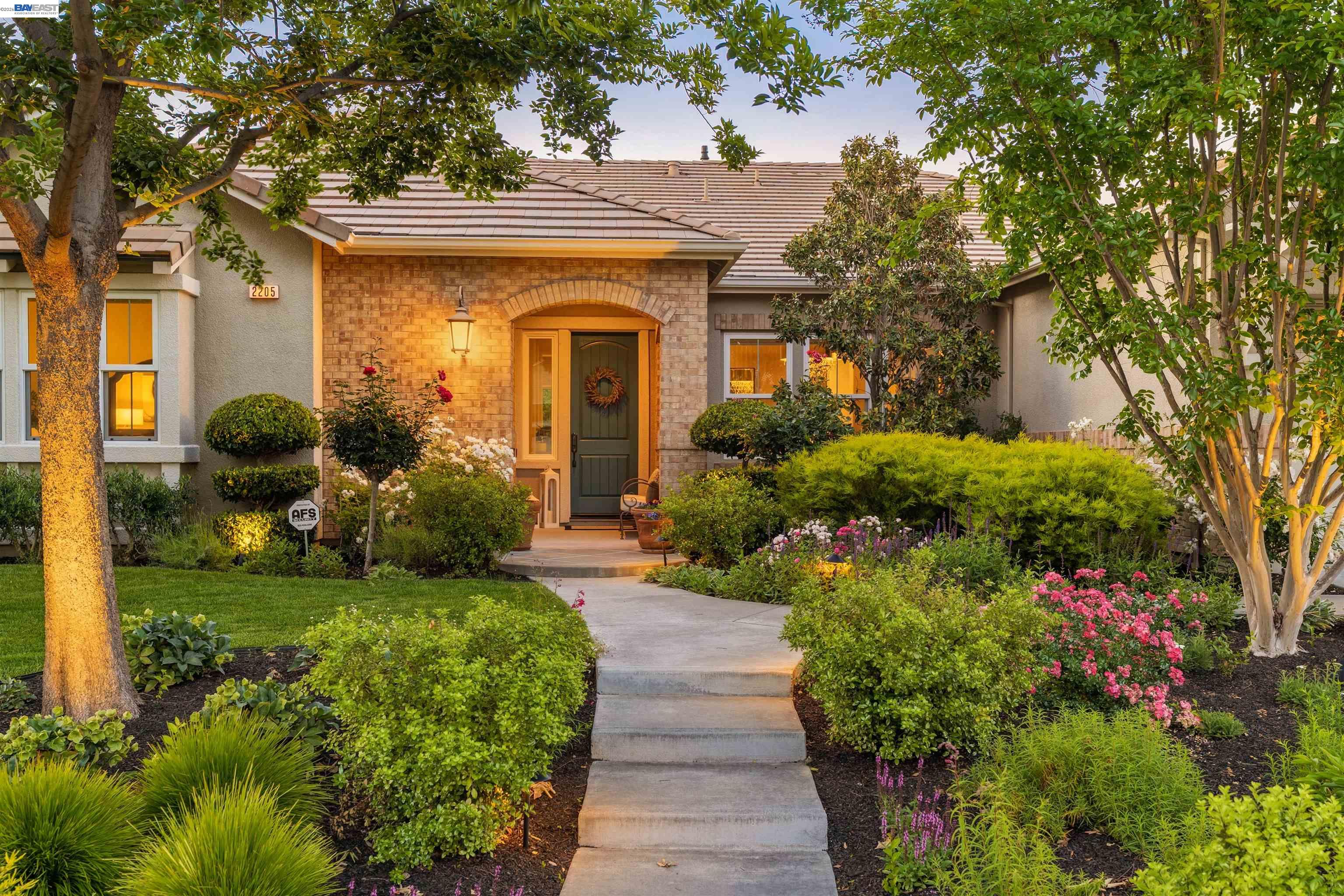 2205 Cameron Cir