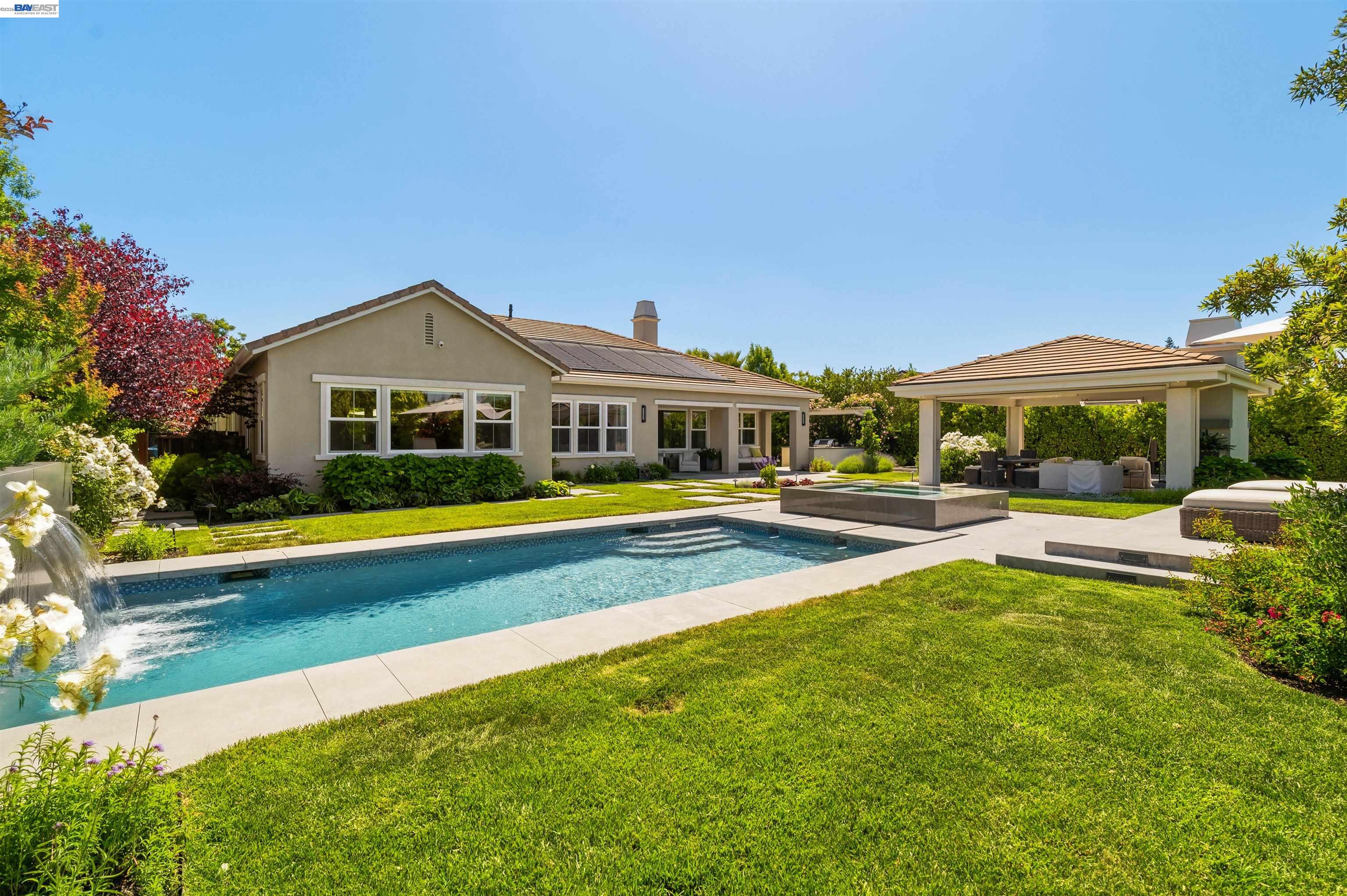 2205 Cameron Cir