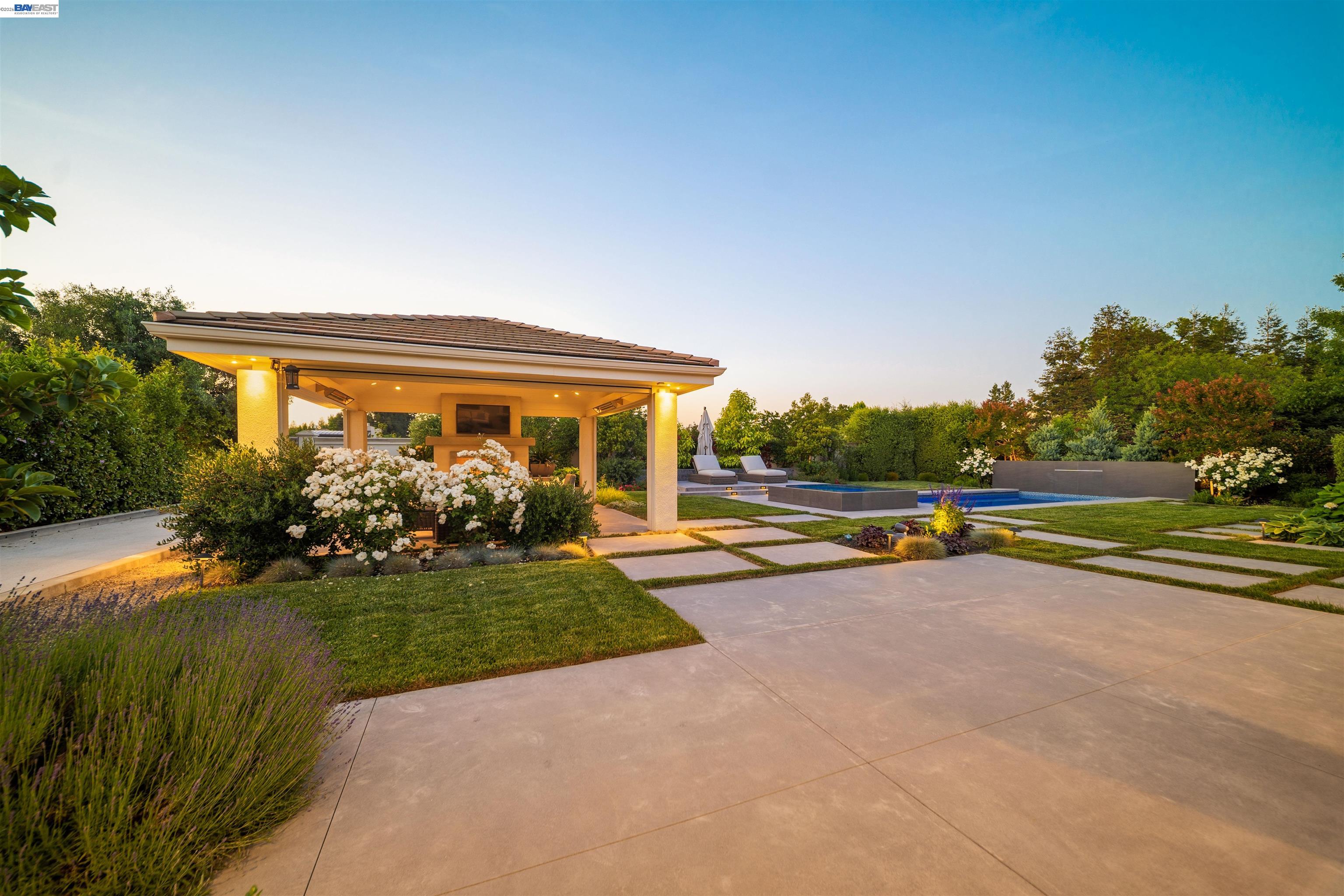 2205 Cameron Cir