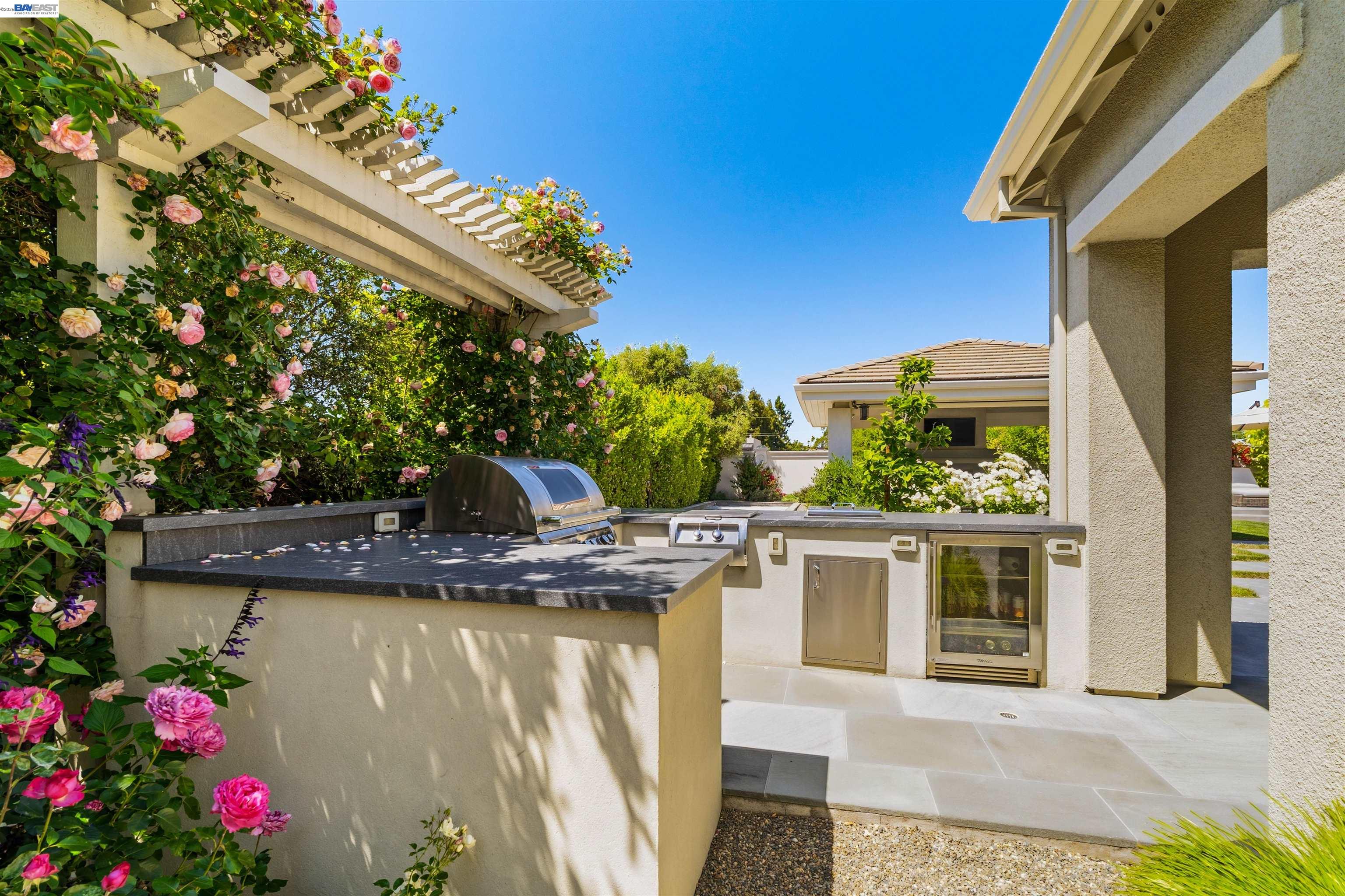 2205 Cameron Cir