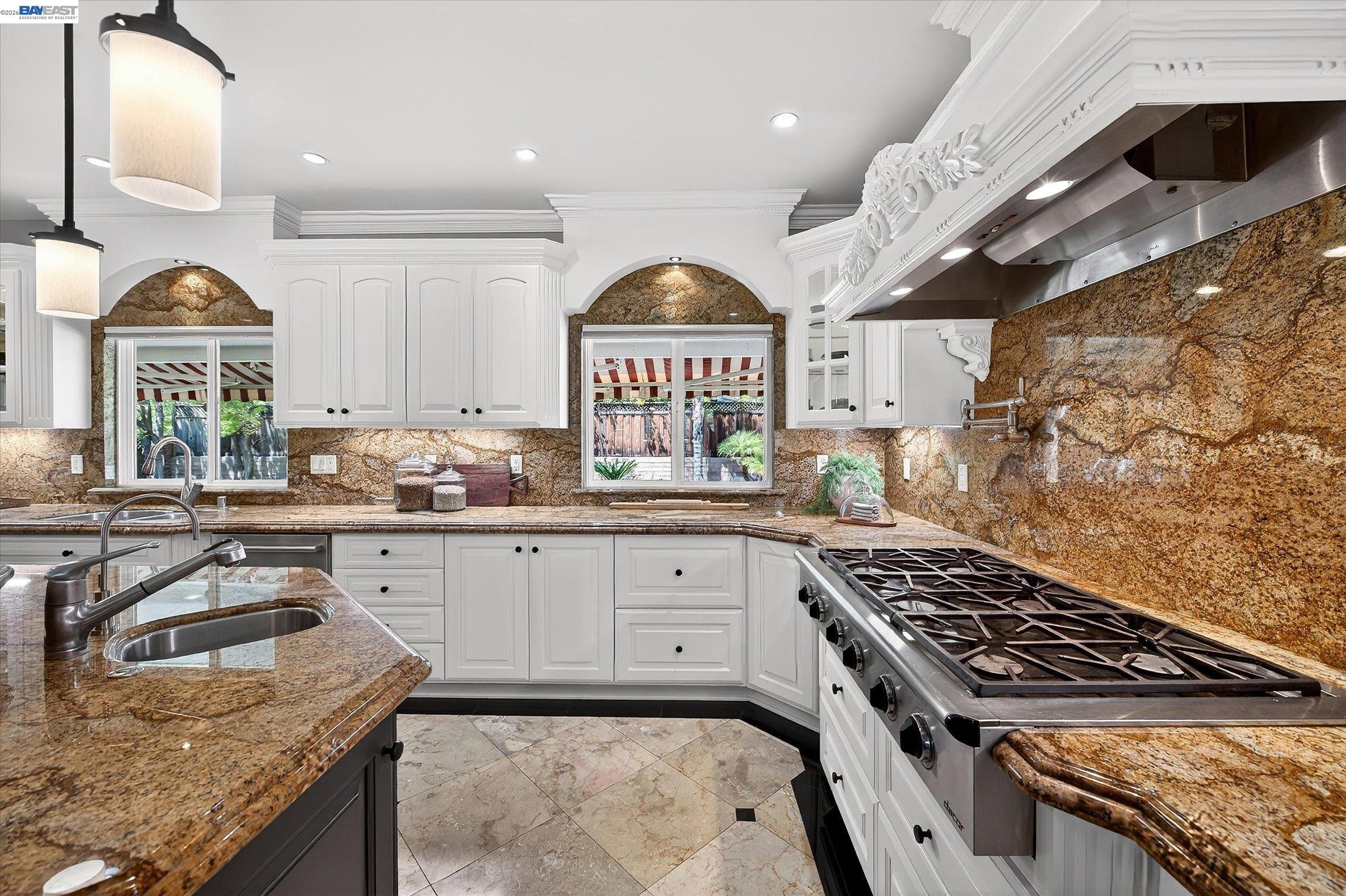 2337 Grosvenor Heights Ct