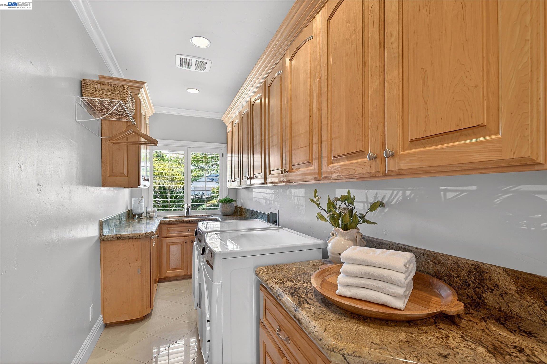 2337 Grosvenor Heights Ct