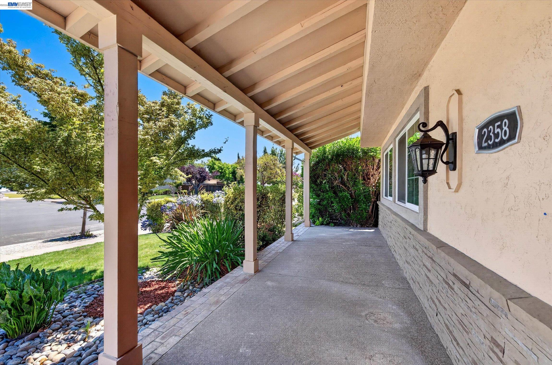 2358 Crestline Rd