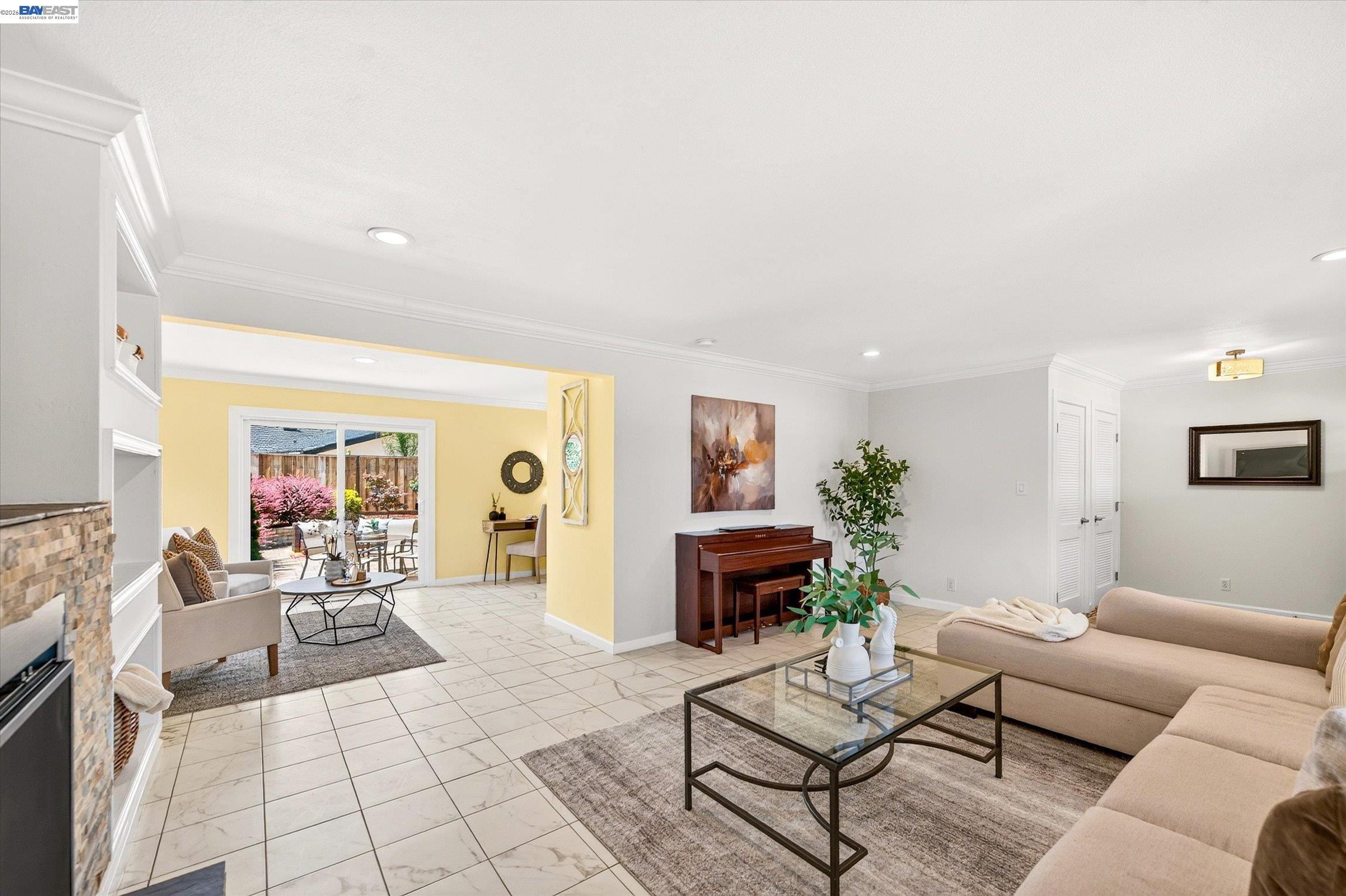 2358 Crestline Rd
