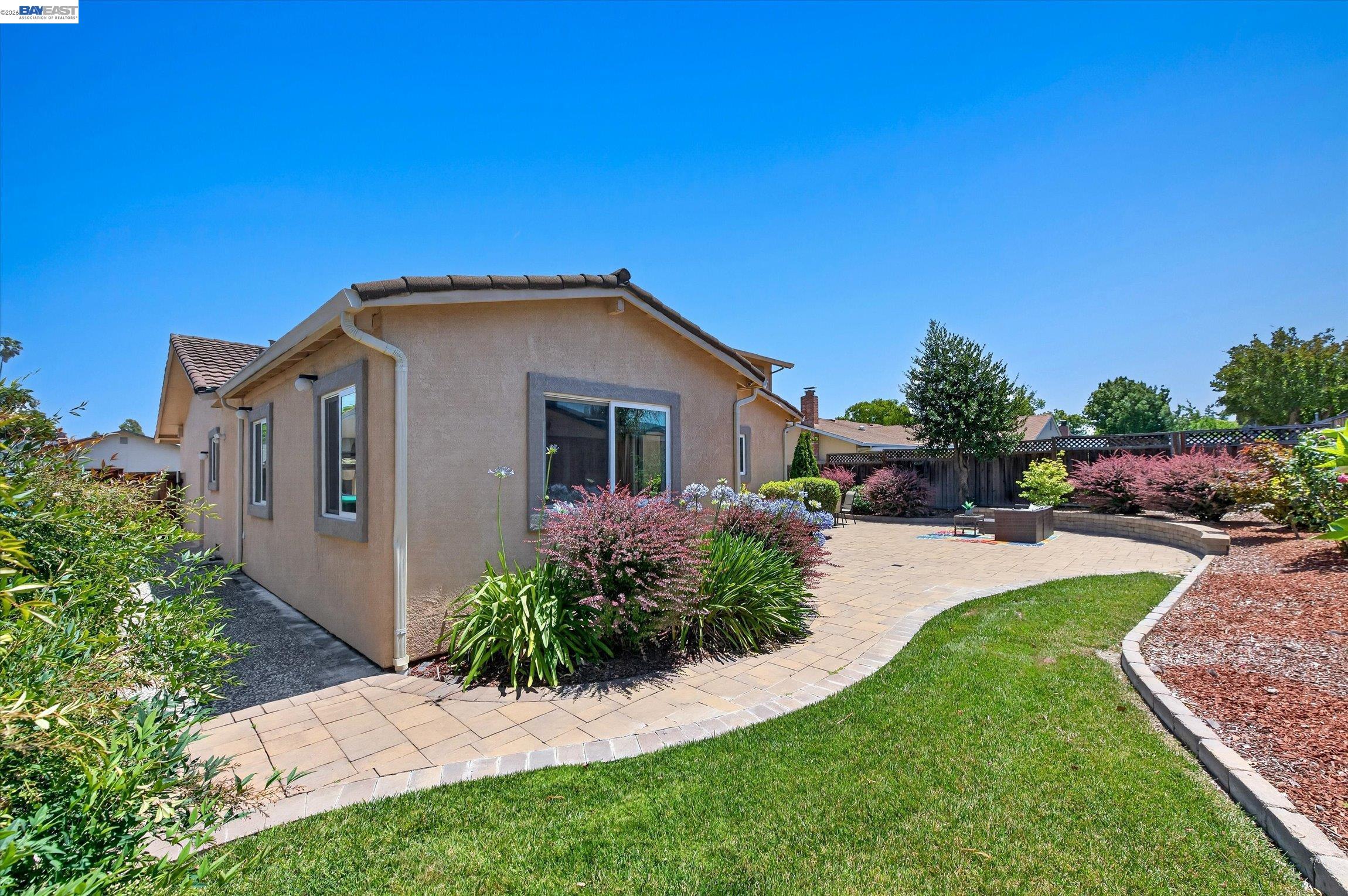 2358 Crestline Rd