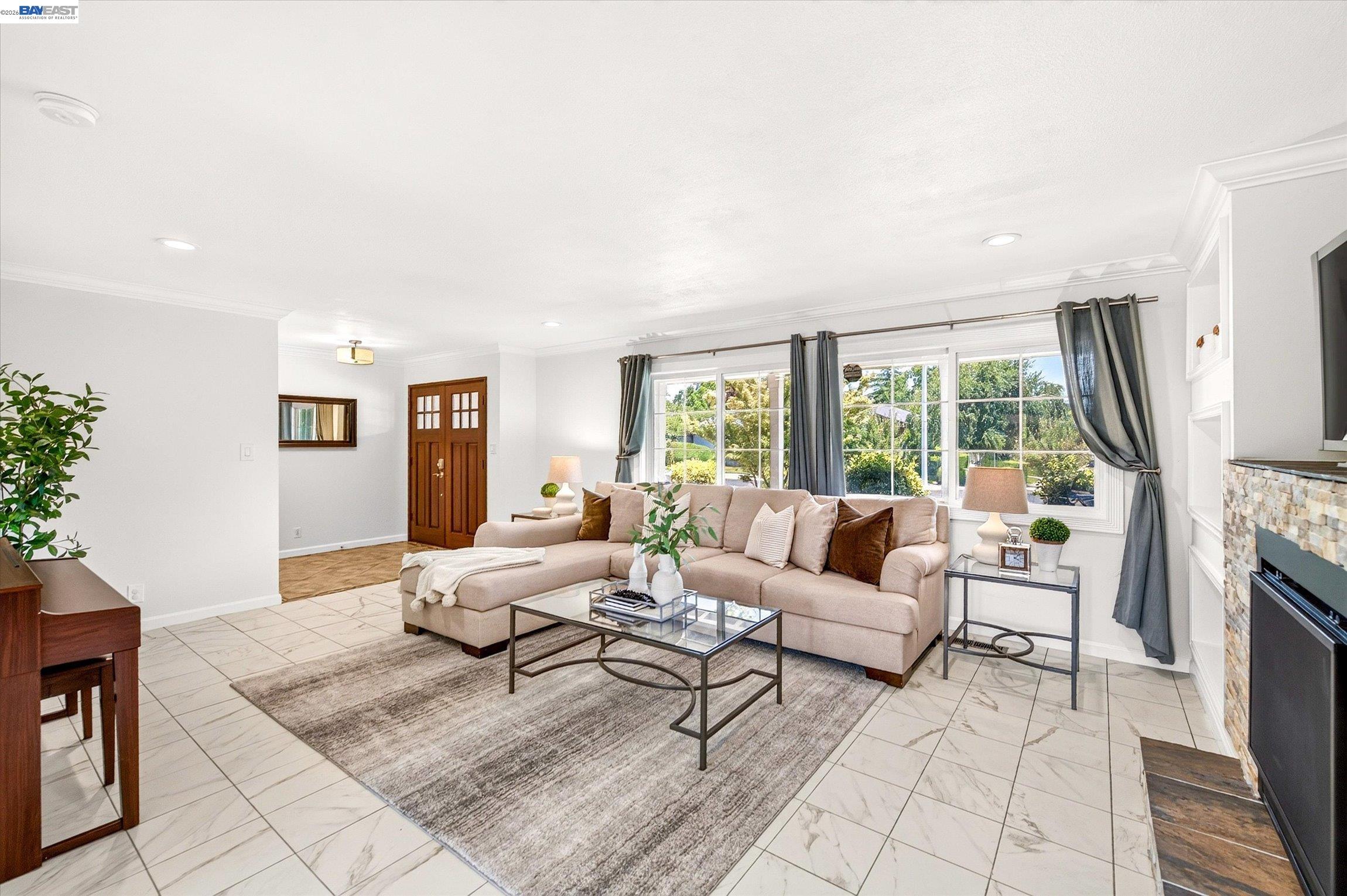 2358 Crestline Rd