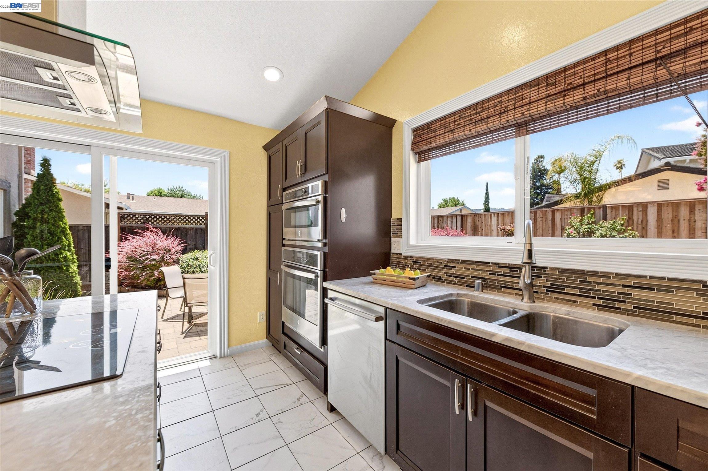 2358 Crestline Rd