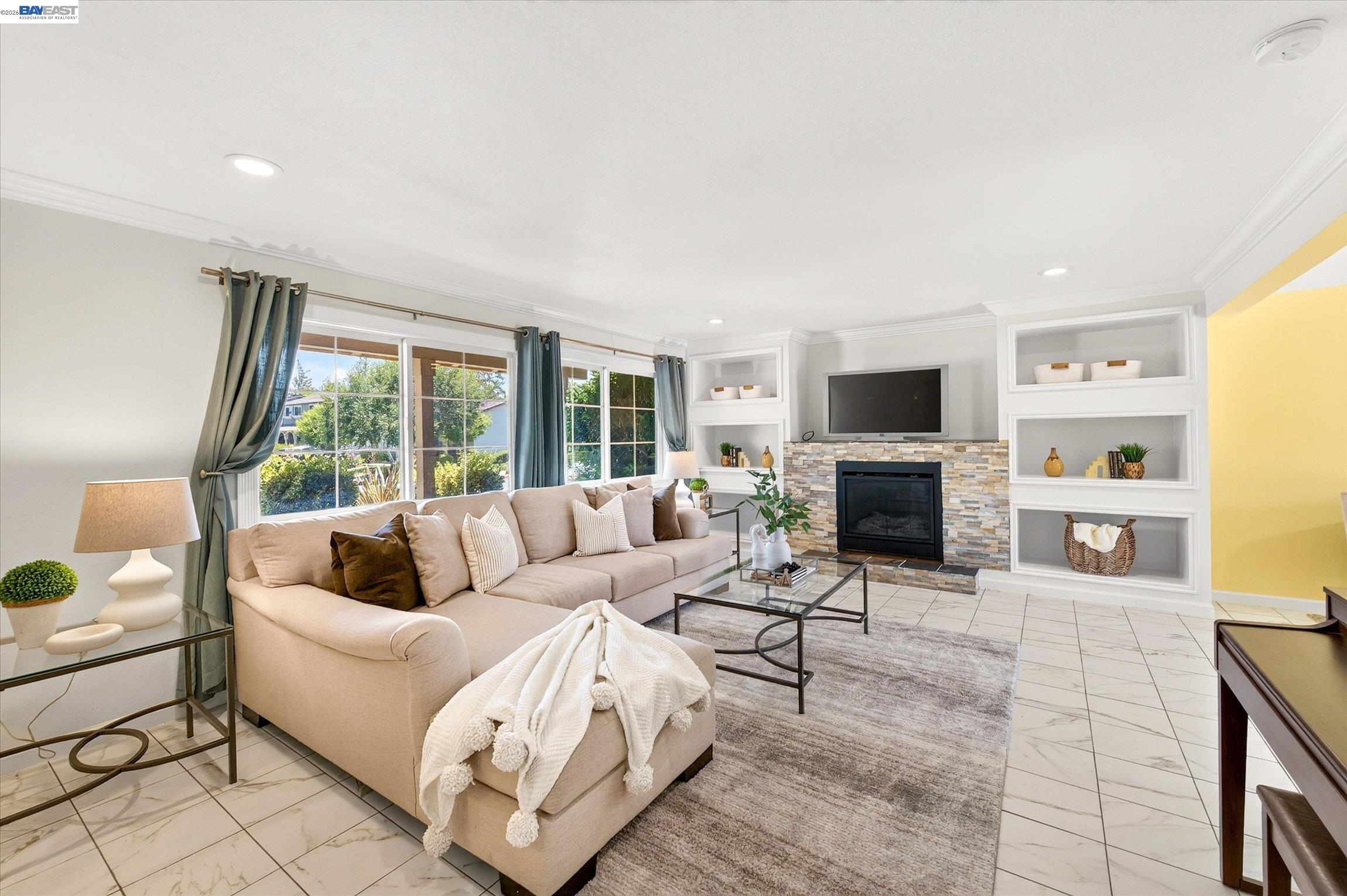 2358 Crestline Rd