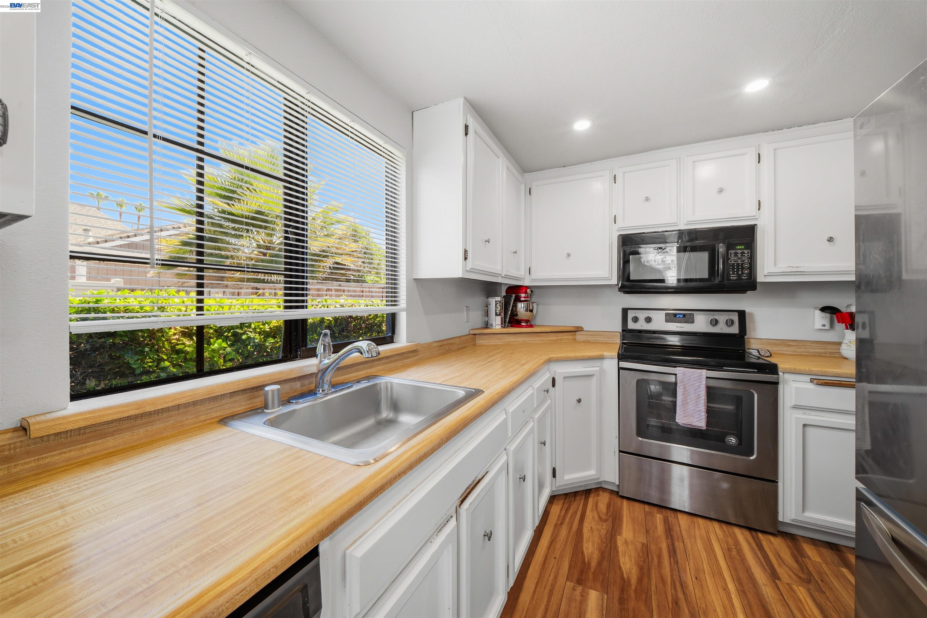 5585 Marlin Dr