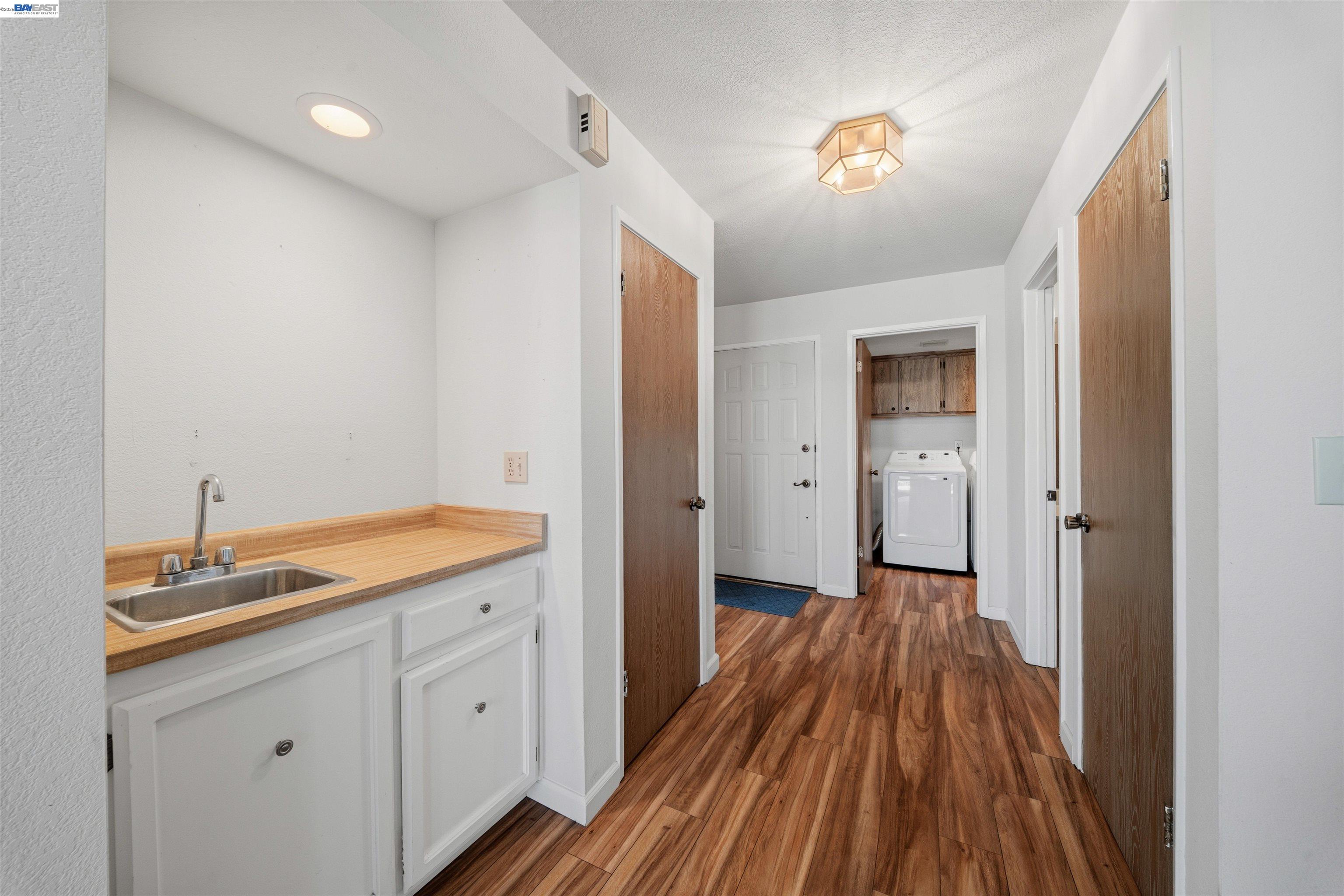 5585 Marlin Dr