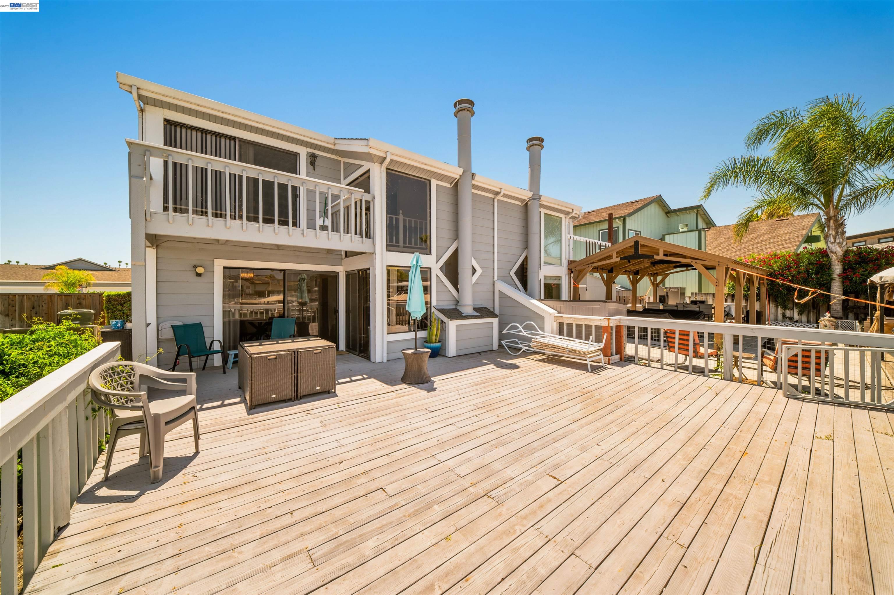 5585 Marlin Dr